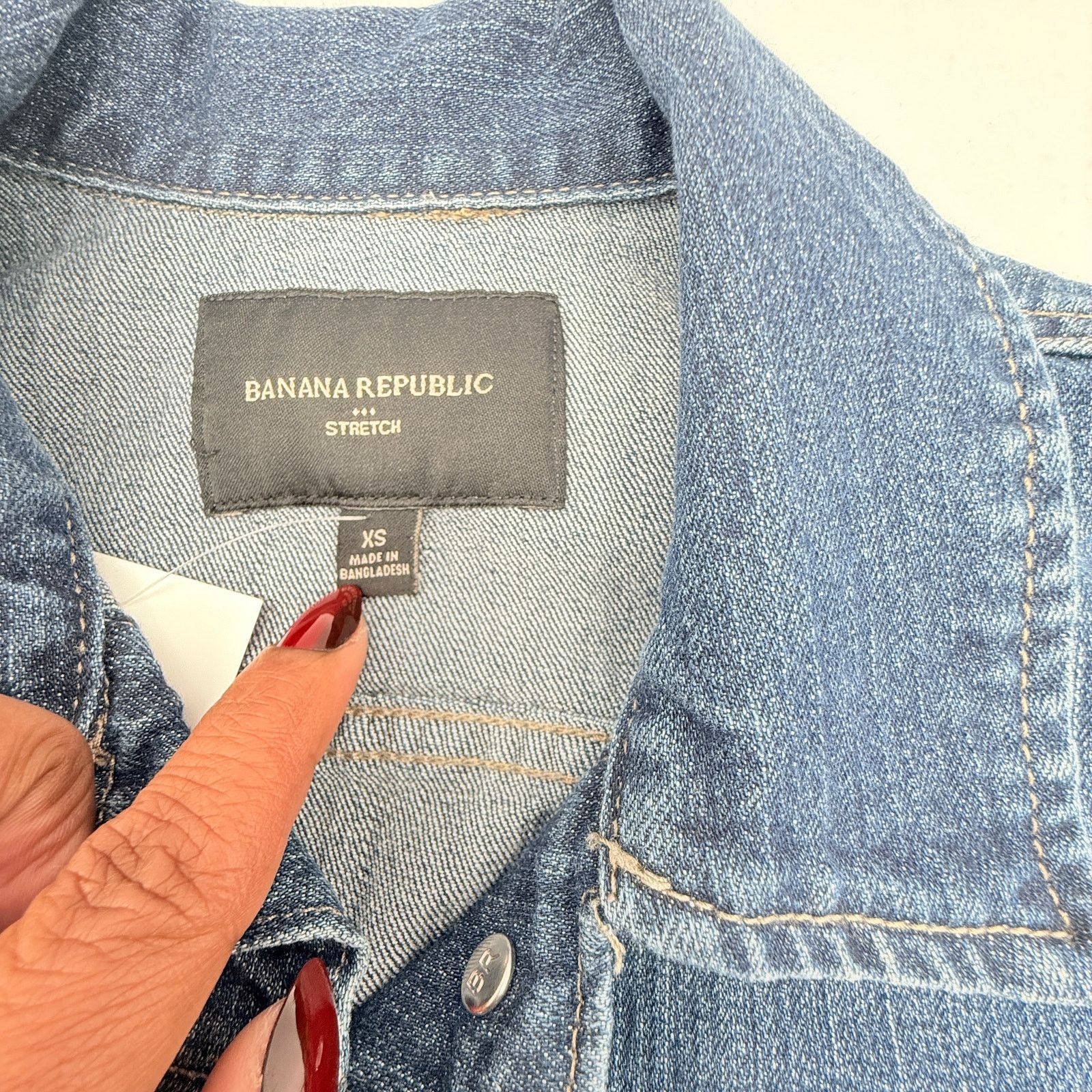 Banana Republic Banana Republic Medium Wash Stretch Denim Jacket XS Size XS / US 0-2 / IT 36-38 - 2 Thumbnail