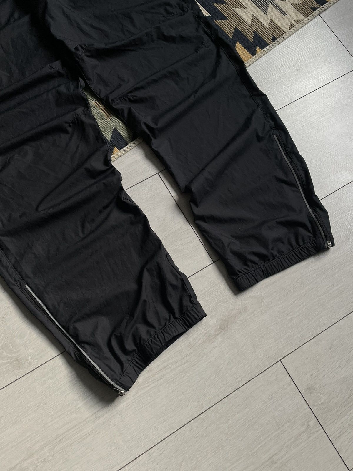 Other Vintage Nike Nylon Reflective Logo Y2K Swoosh Pants Size US 34 / EU 50 - 6 Thumbnail