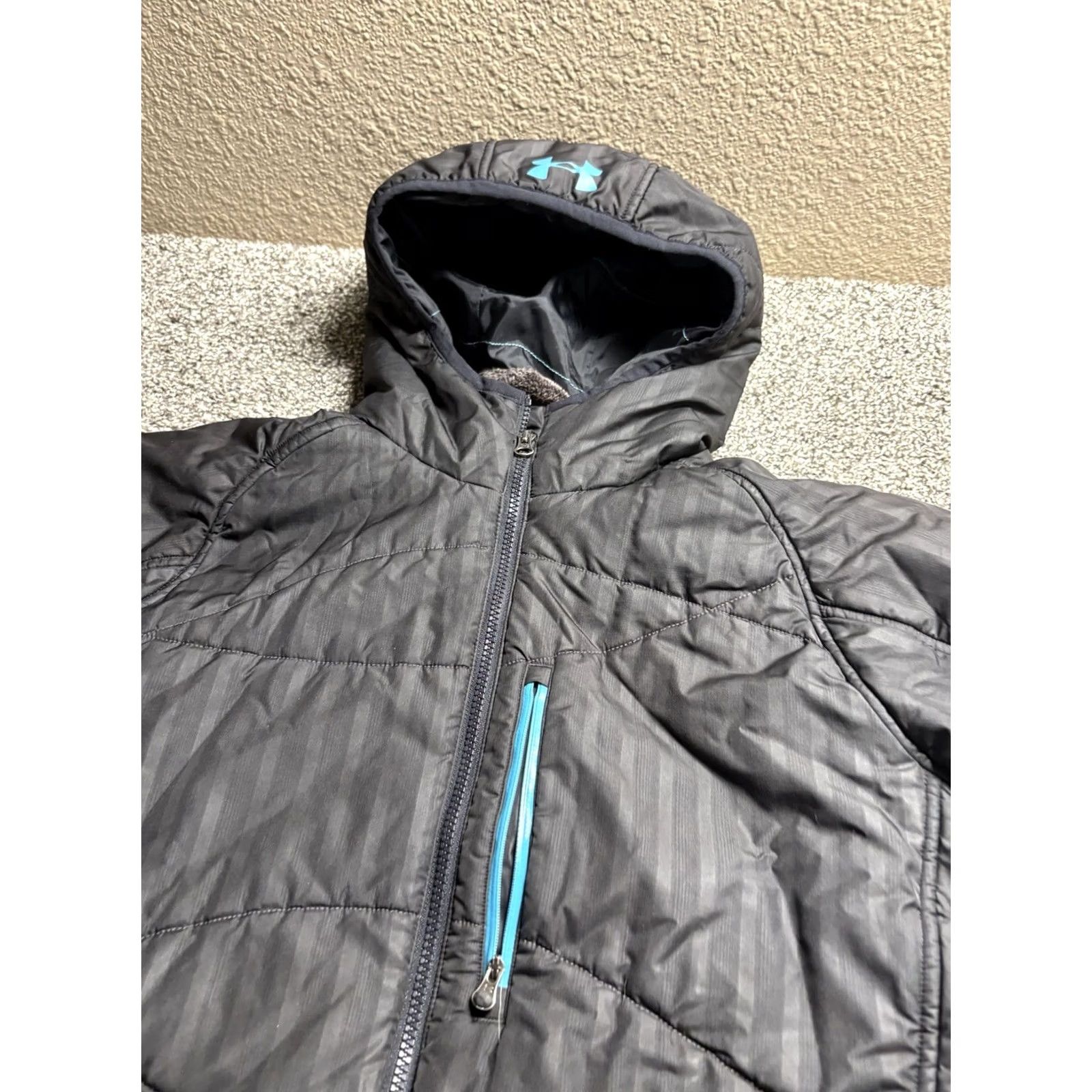 Under Armour Under Armour Puffer Jacket Womens Large Black Hooded Thumbholes Faux Fur Neck Activewear Size L / US 10 / IT 46 - 4 Thumbnail