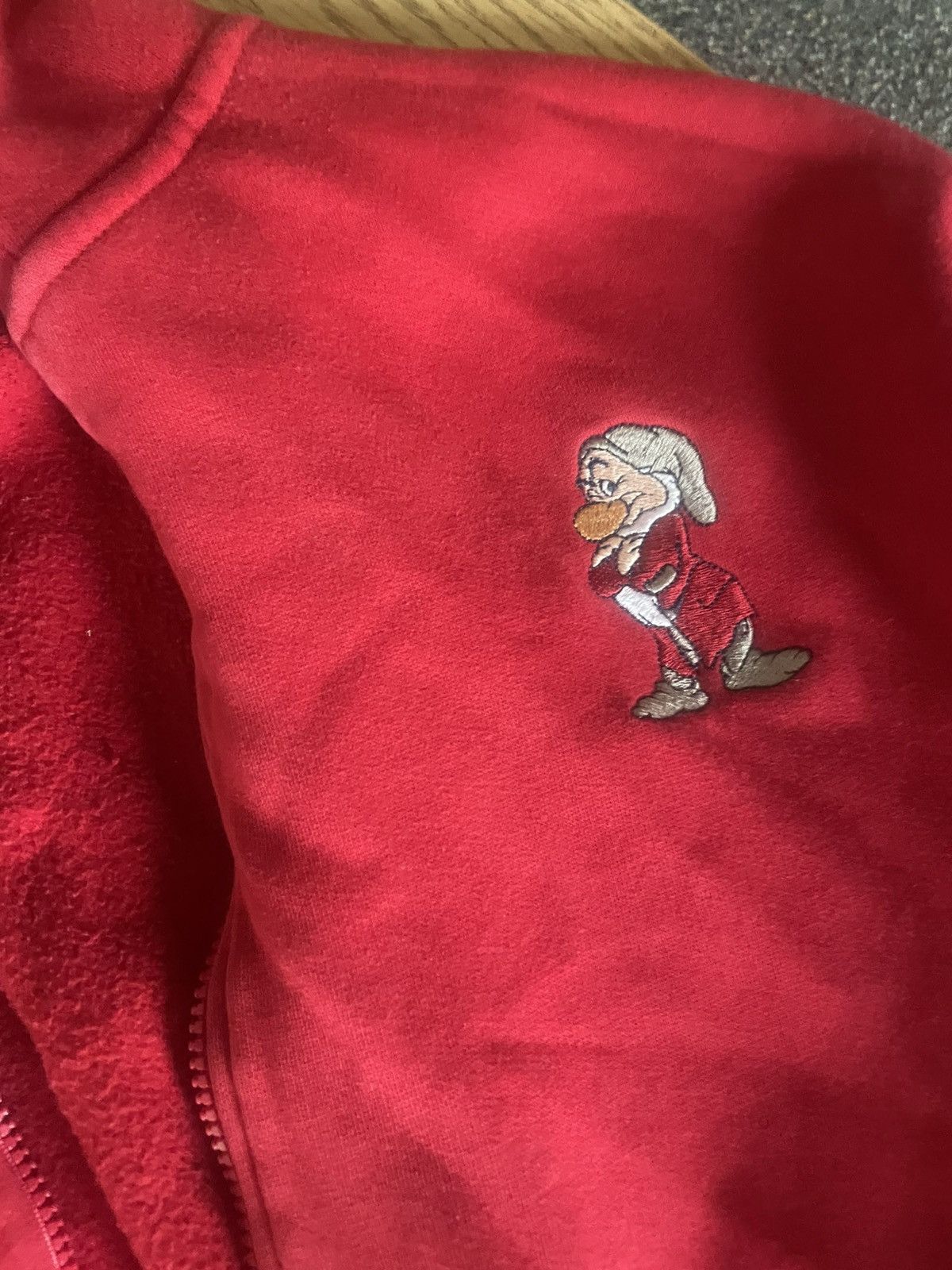 Disney Vintage Red Grumpy Hoodie size XXL Size US XXL / EU 58 / 5 - 2 Thumbnail