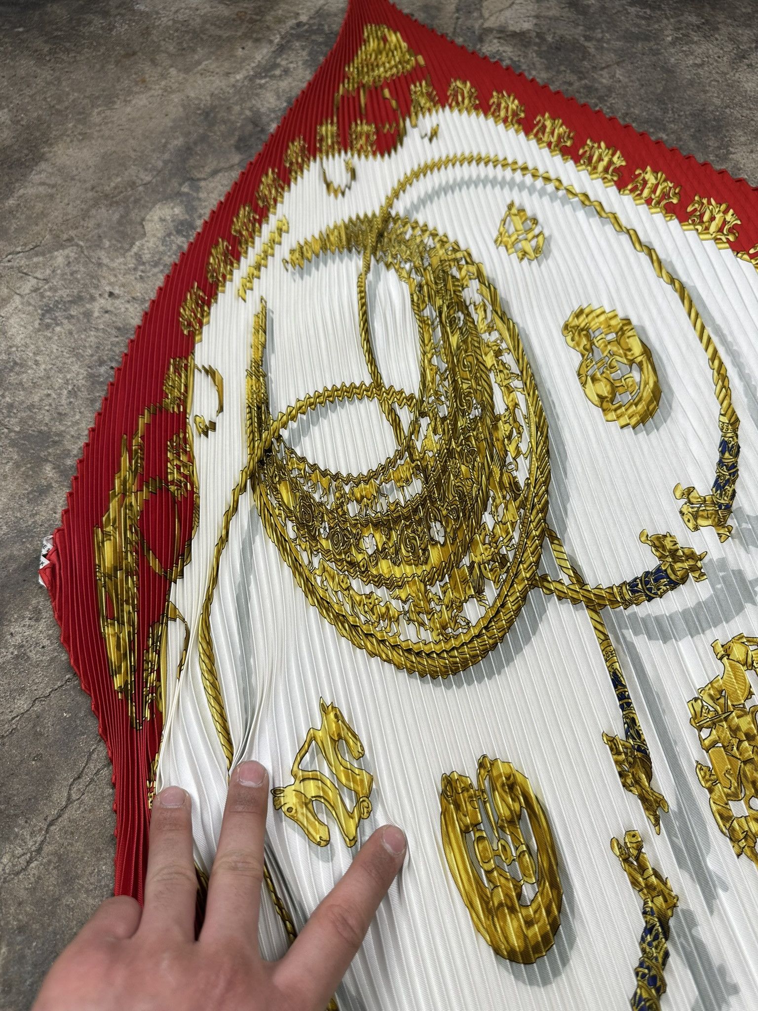 Hermes Hermes Paris Pleated Les Cavaliers D'or Silk Scarf Size ONE SIZE - 3 Thumbnail