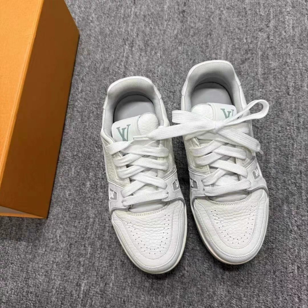 Louis Vuitton LV white trainer 99 new size 35.5 w/ original box Size US 4.5 / IT 34.5 - 4 Thumbnail