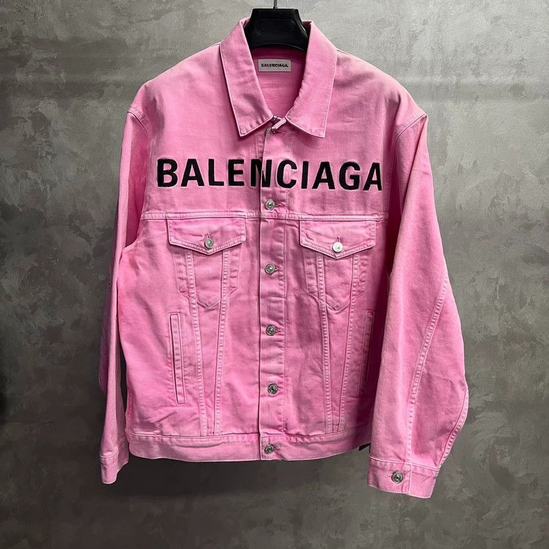 Balenciaga Balenciaga latest pink solid color front logo letter printe Size US S / EU 44-46 / 1 - 1 Thumbnail