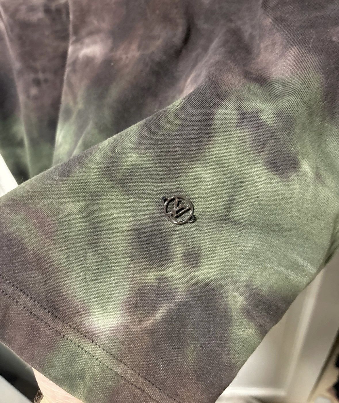 Louis Vuitton Lv tie die tee Size US M / EU 48-50 / 2 - 2 Thumbnail