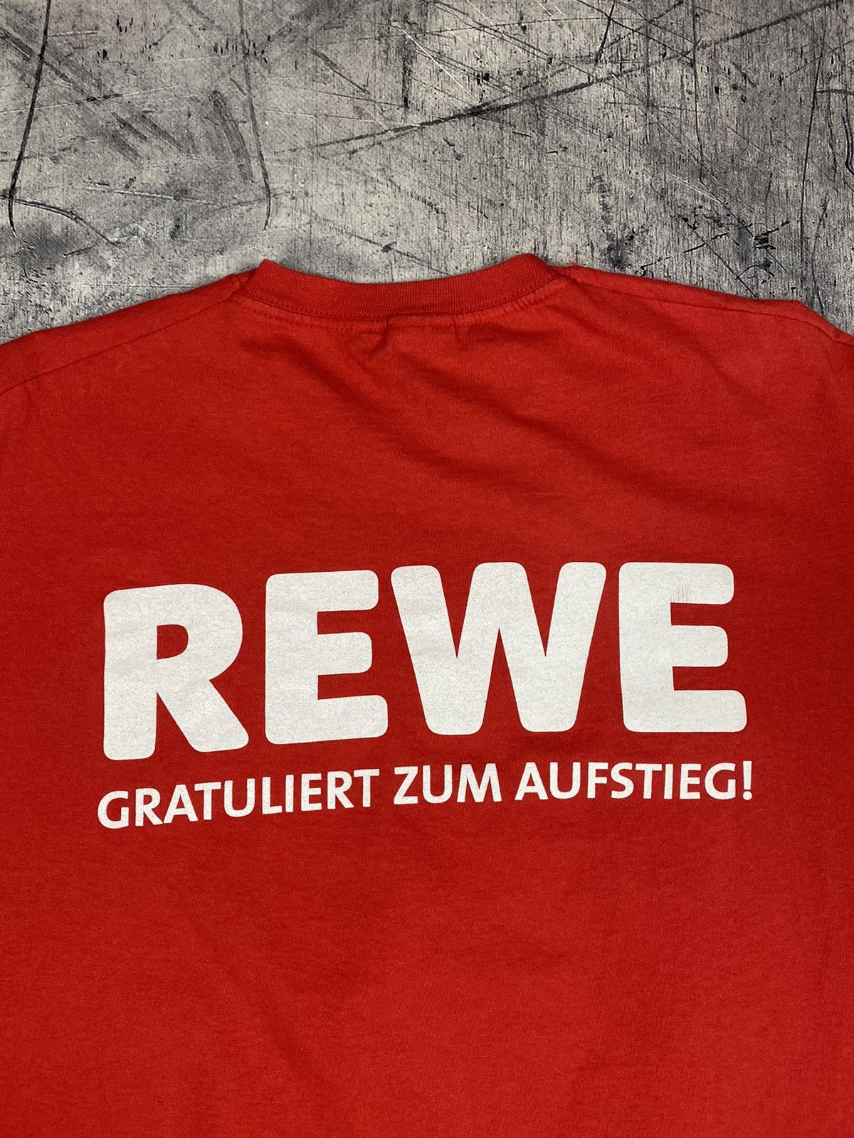 Vintage Vintage 1.FC Köln Aufstieg 2008 Autograph Tee T Shirt Size US L / EU 52-54 / 3 - 15 Thumbnail