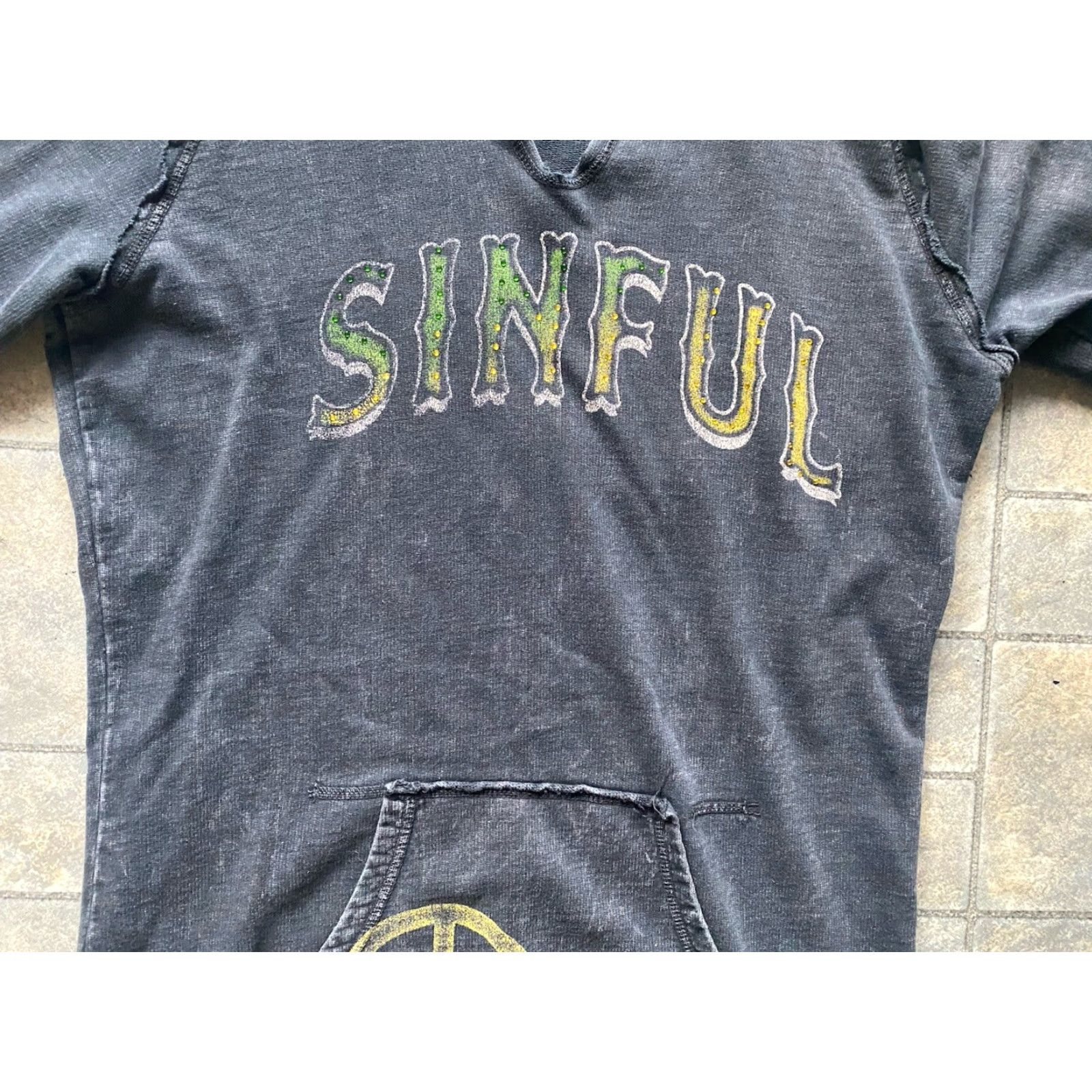 Affliction VINTAGE Sinful By Affliction WOMENS Hoodie L Heart Pullover Graphics On Sleeves And Hood Mens? Women? Wait. Size L / US 10 / IT 46 - 4 Thumbnail