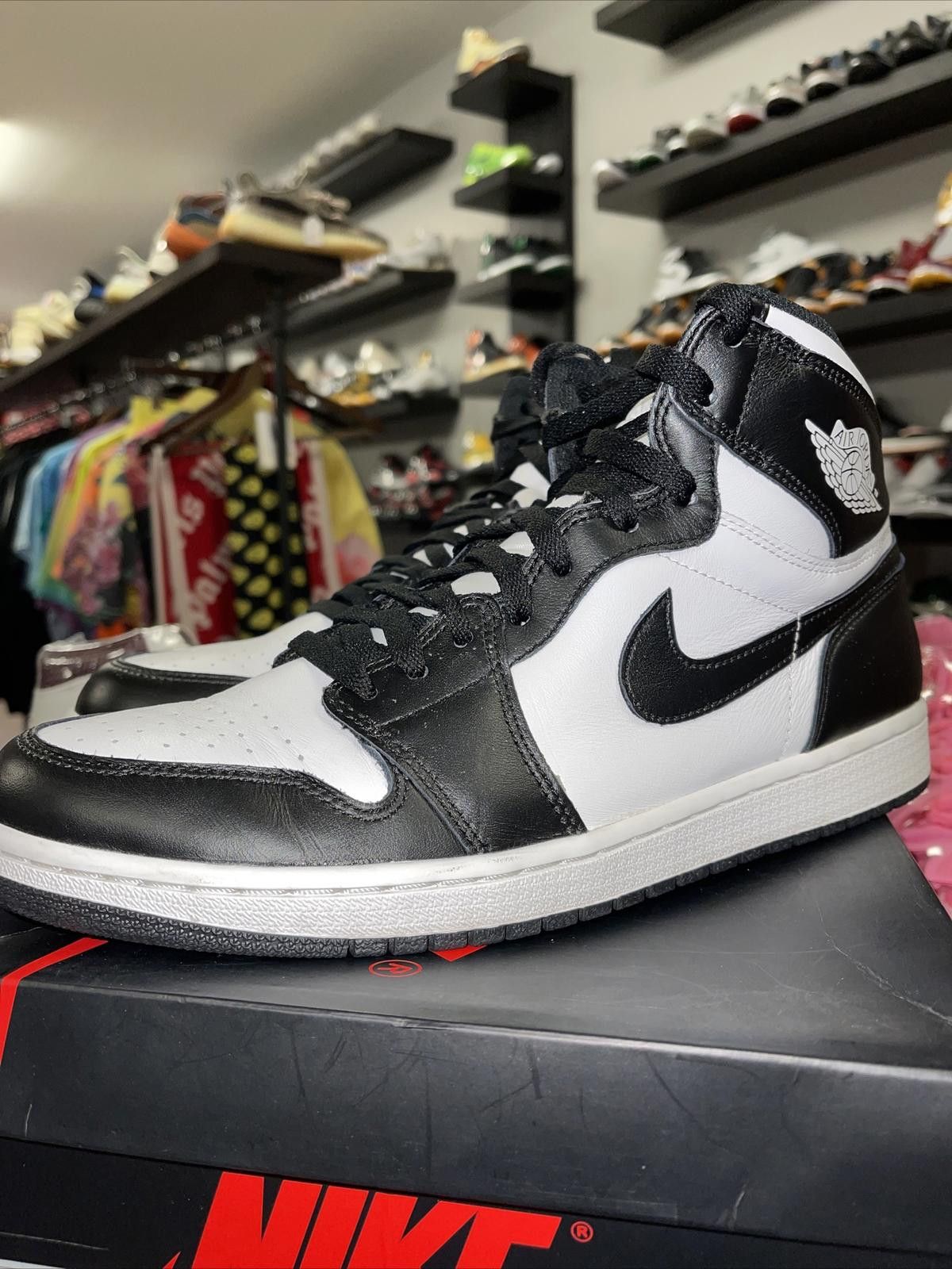 Jordan Brand Air Jordan 1 Retro High 555088-010 Black White US 11.5 2014 Size US 11.5 / EU 44-45 - 1 Thumbnail