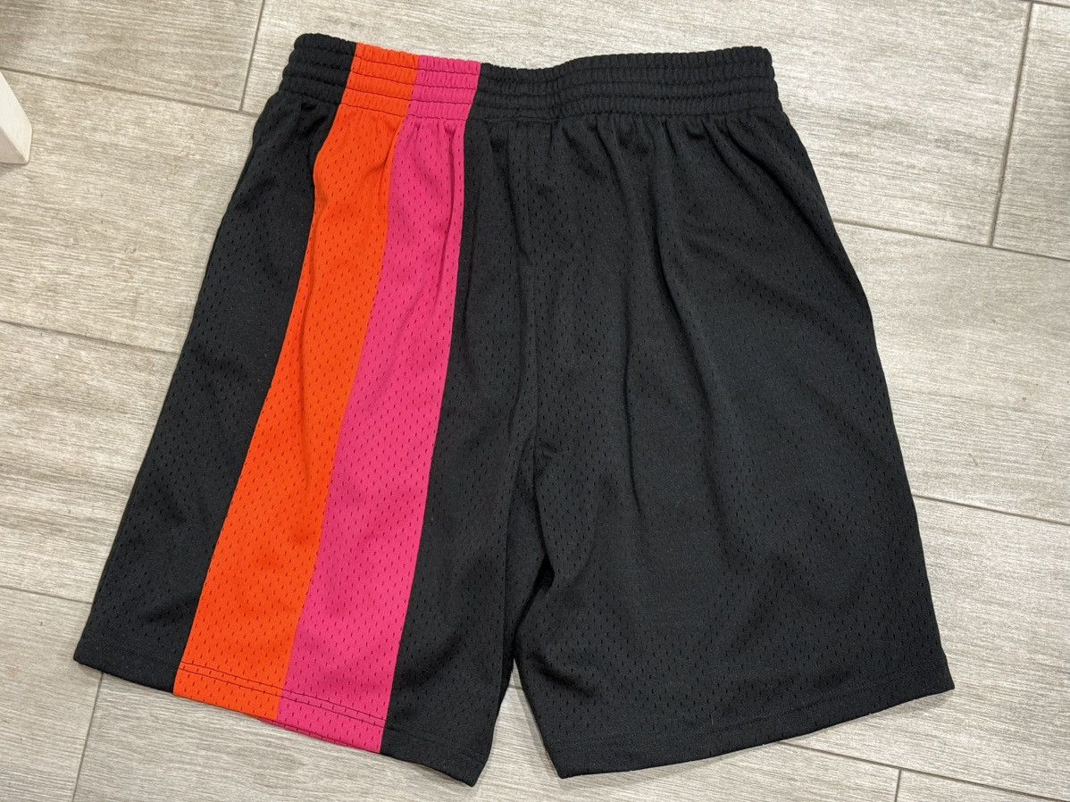 Mitchell & Ness Miami Heat Mitchell & Ness Hardwood Classics Shorts Sz Large Size US 36 / EU 52 - 11 Thumbnail