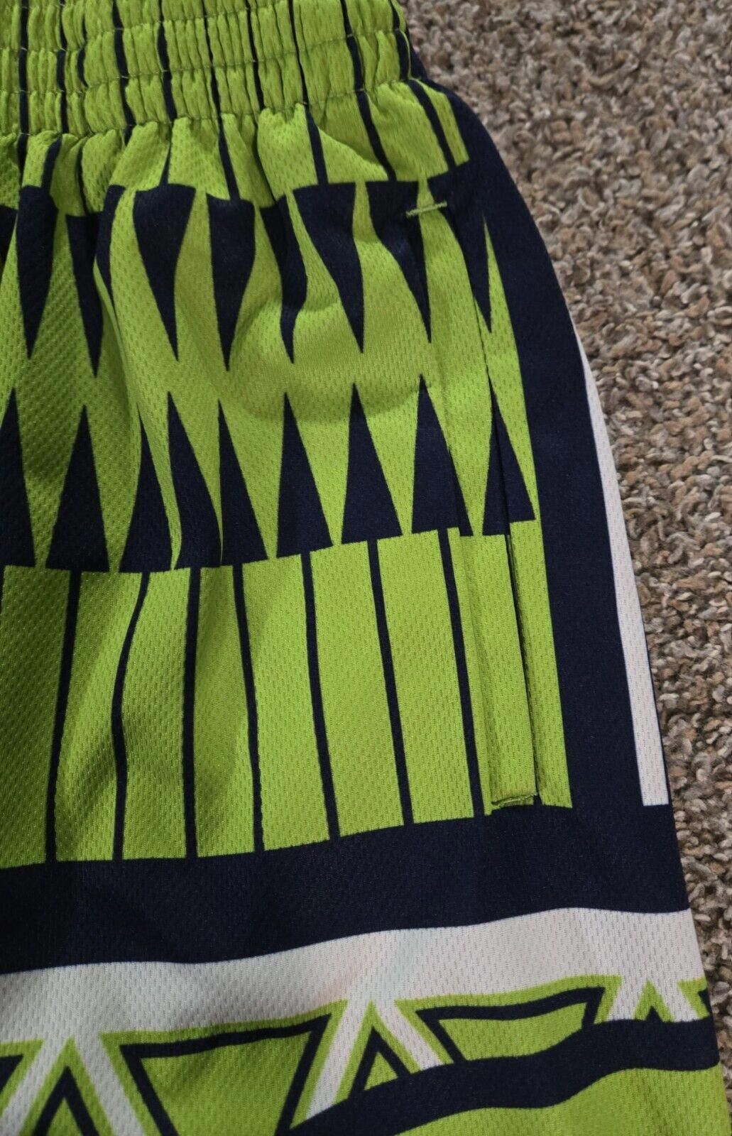 Designer Lax World Blue And Green Shorts Size Medium Size US 32 / EU 48 - 3 Thumbnail