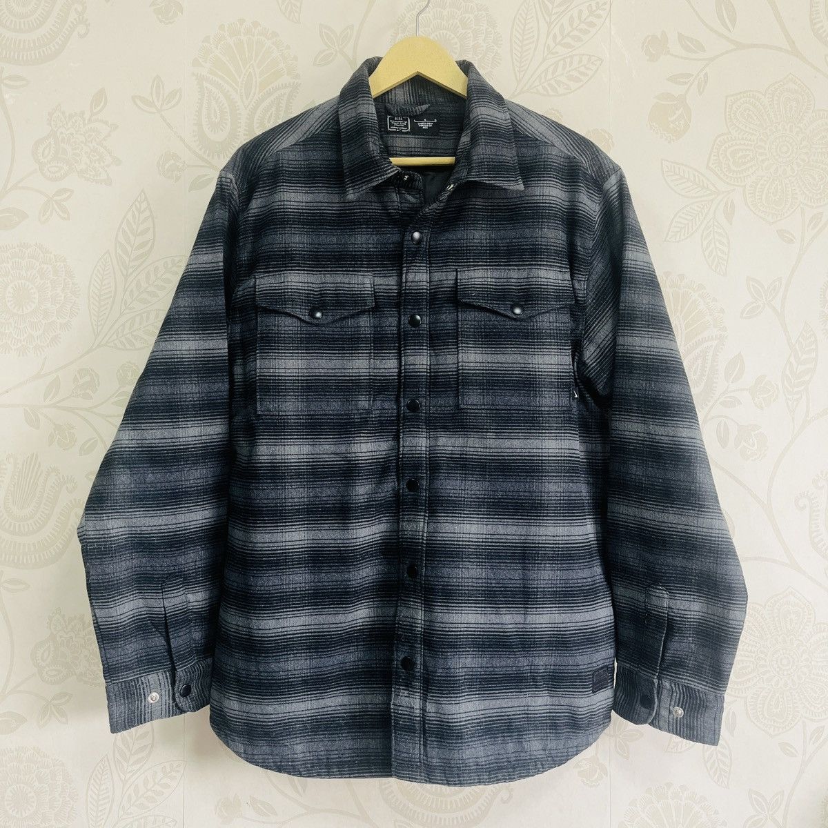 Engineered Garments NIKE Quilted Engineered Garments Buttons Jacket Dual Layer Size US L / EU 52-54 / 3 - 3 Thumbnail