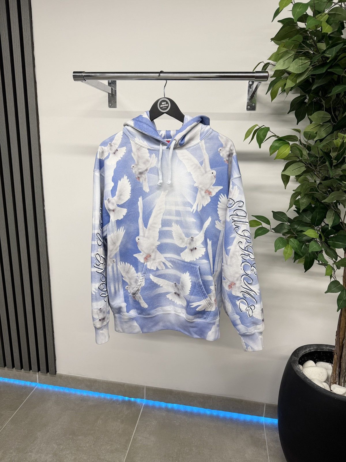 Supreme Supreme Doves Hooded Sweatshirt In Blue & White RRP £500 Size US M / EU 48-50 / 2 - 1 Thumbnail