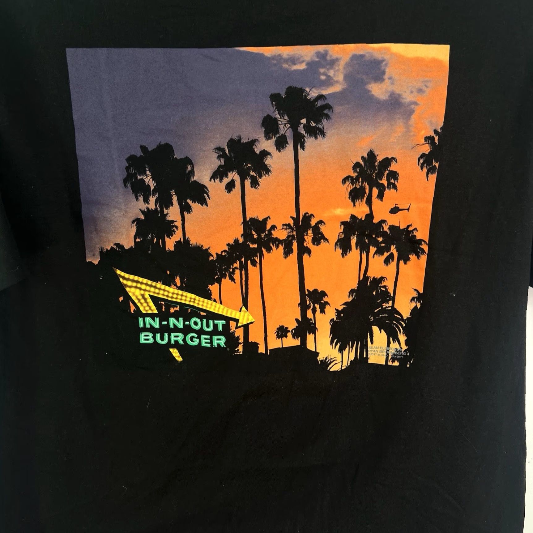 Vintage In-N-Out Burger Las Vegas T-Shirt XL Black Graphic Print Crew Neck Short Sleeve Cars California Mens Size US XL / EU 56 / 4 - 4 Thumbnail