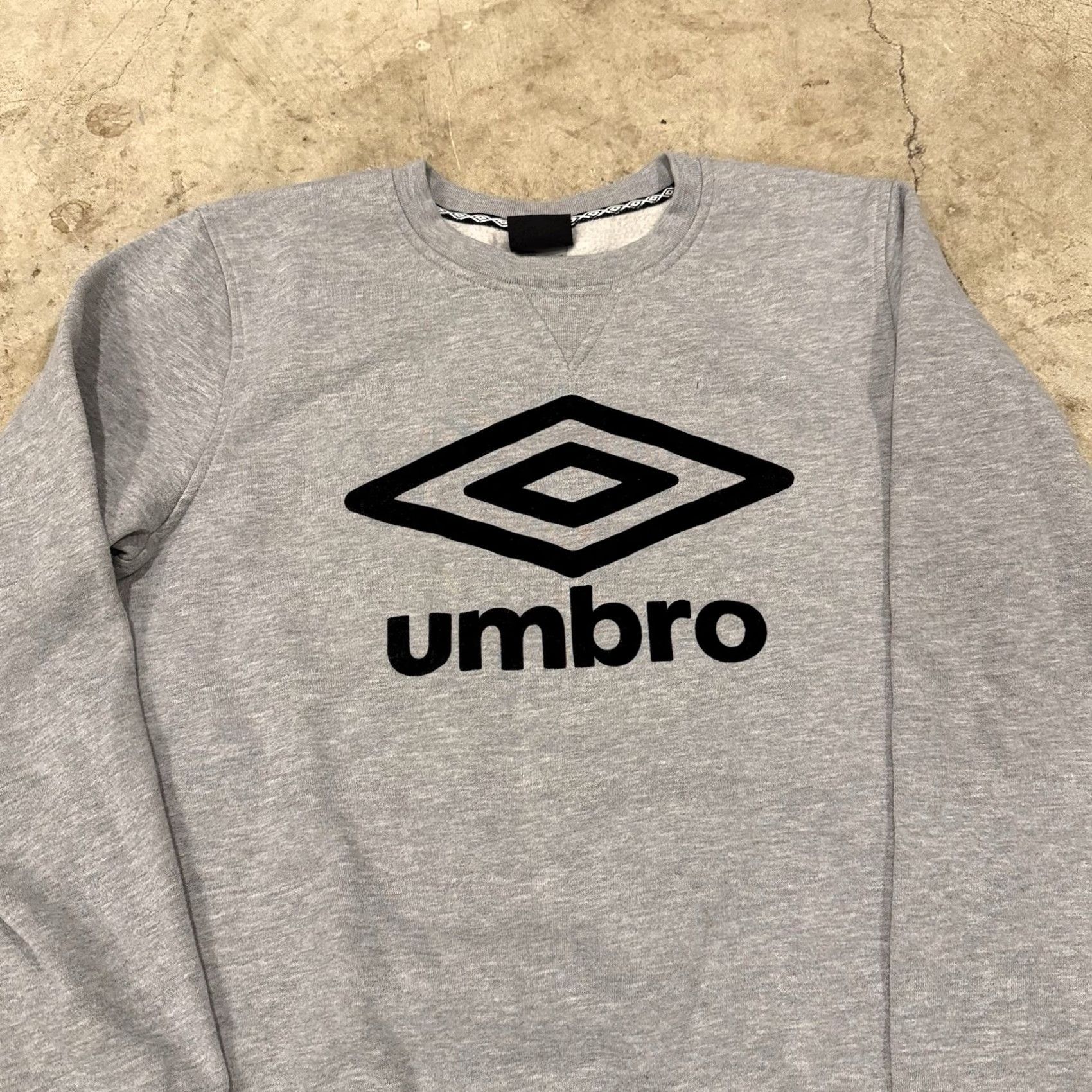 Umbro Umbro Pullover Sweatshirt Mens Medium Gray Crew Neck Fleece Athletic Casual Graphic Print Athletic Size US M / EU 48-50 / 2 - 4 Thumbnail