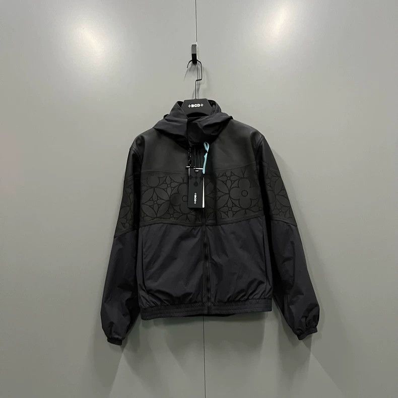 Louis Vuitton Louis Vuitton Black cut-out three-flower patchwork leather Size US S / EU 44-46 / 1 - 1 Thumbnail