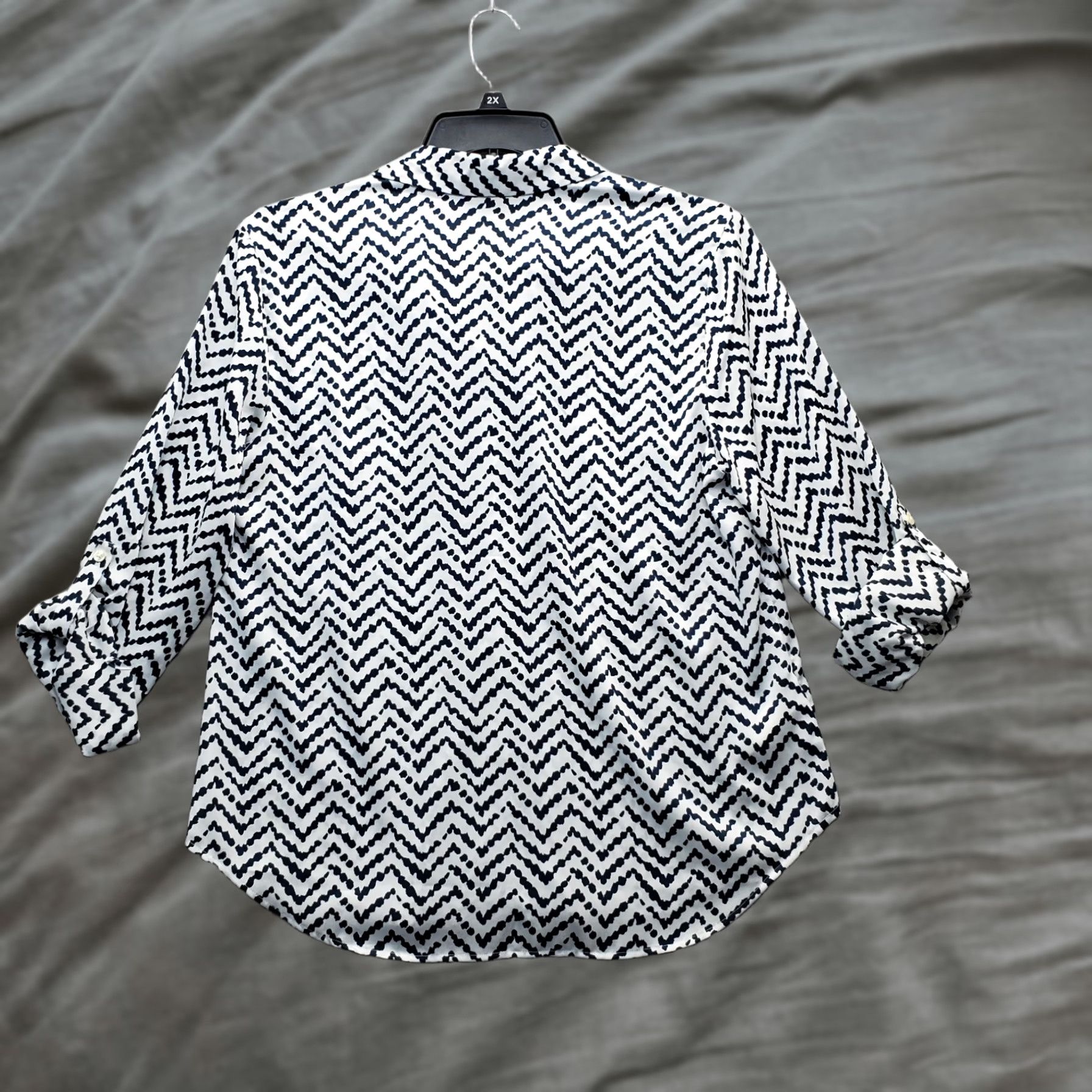 Ann Taylor Ann Taylor Shirt Womens 12 Multi Chevron Roll Tab Sleeve Button-Up Size XL / US 12-14 / IT 48-50 - 1 Thumbnail