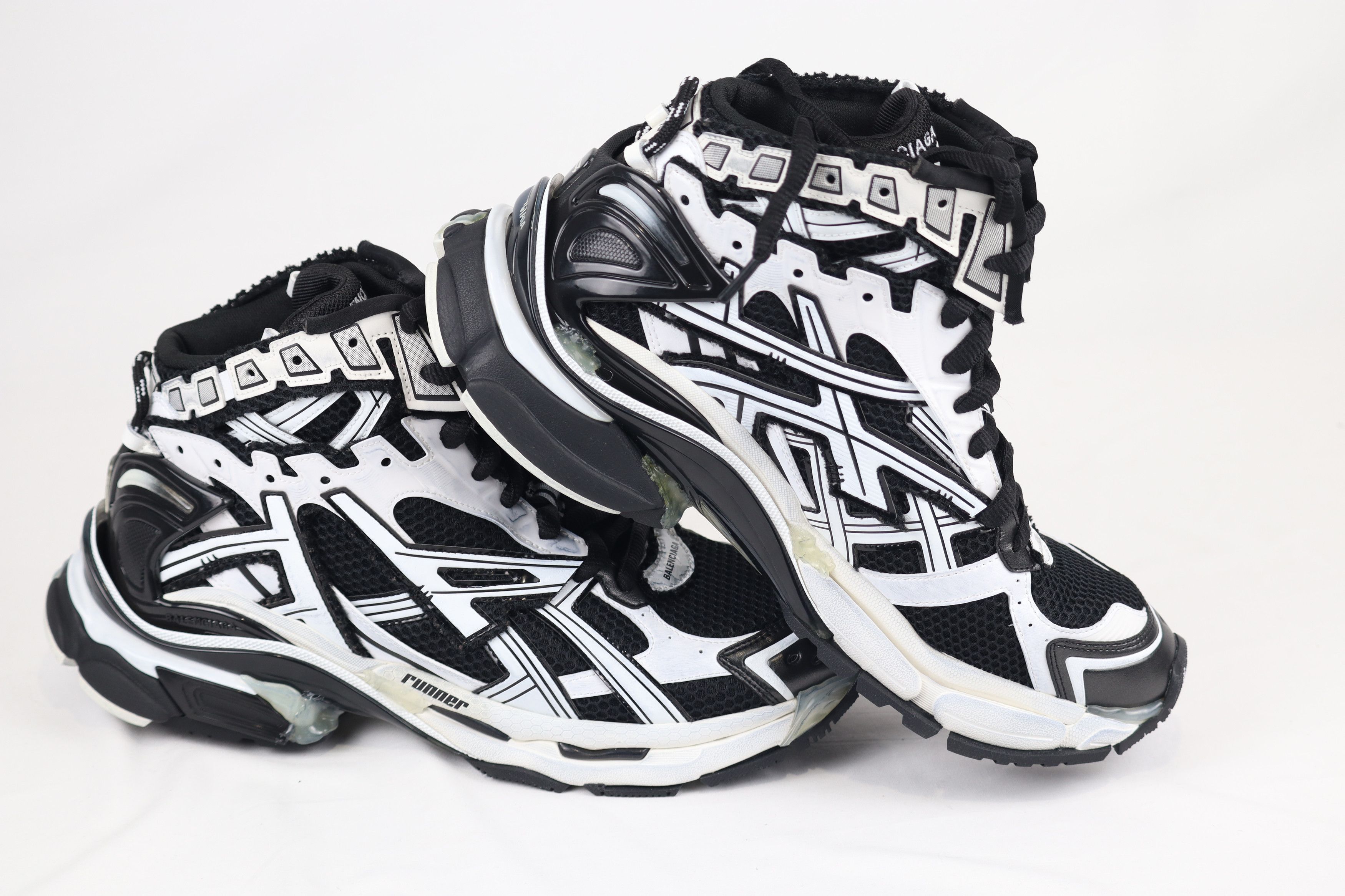 Balenciaga o1rshd1 Runner Hightop Bicol in White/Black Size US 13 / EU 46 - 7 Thumbnail