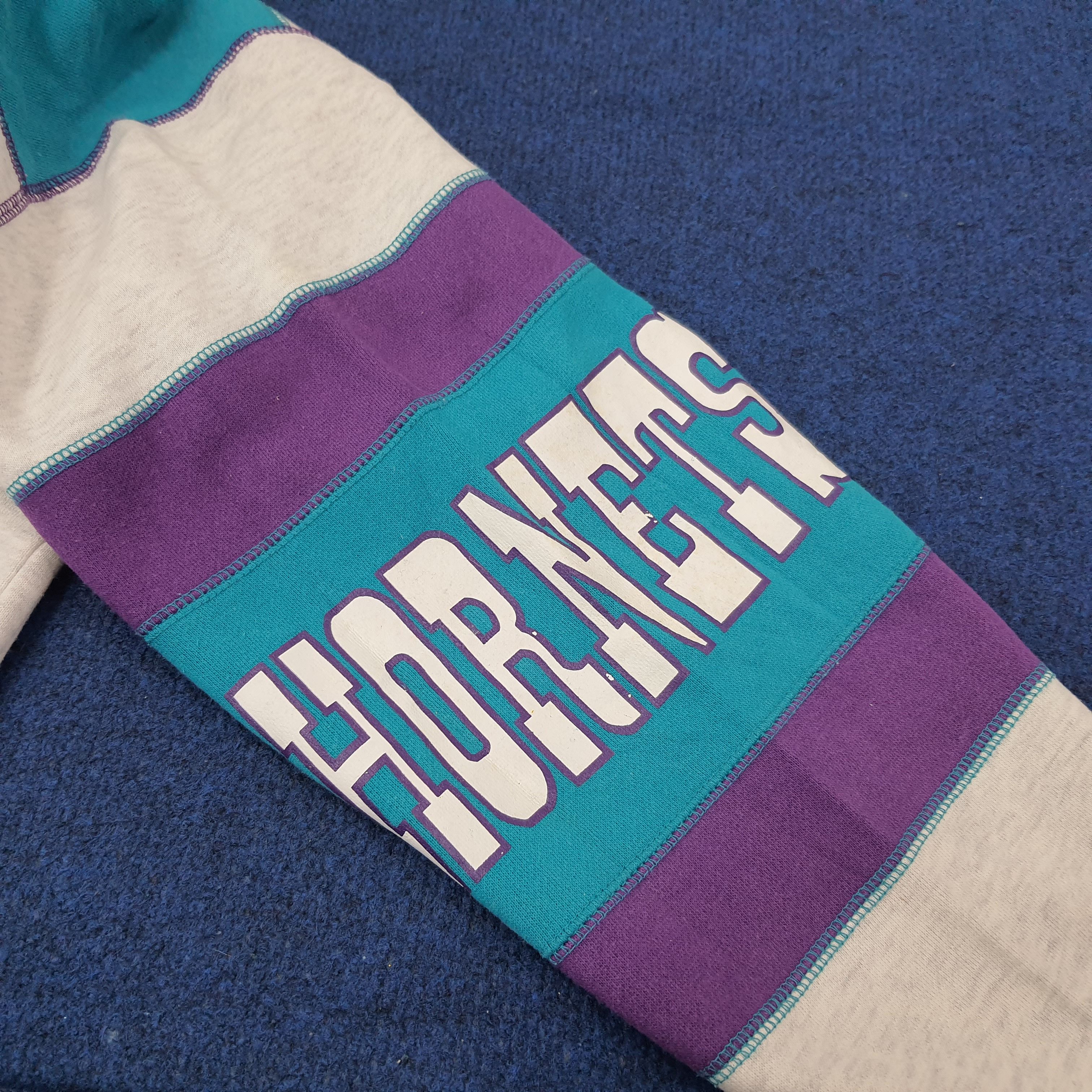 NBA Vintage NBA Charlotte Hornets Team Sports Sweatshirt C246N27 Size US M / EU 48-50 / 2 - 7 Thumbnail