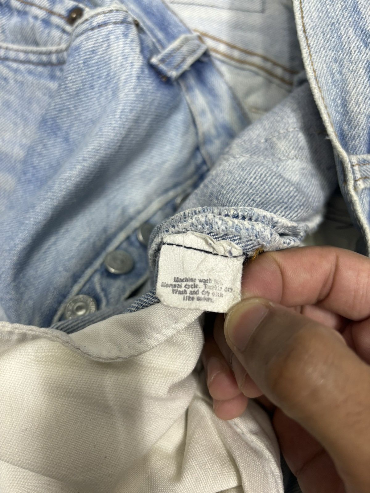 Levi's VINTAGE LEVIS 501 DISTRESSED DENIM RELEASE HEM JEANS Size 27" / US 4 / IT 40 - 9 Thumbnail