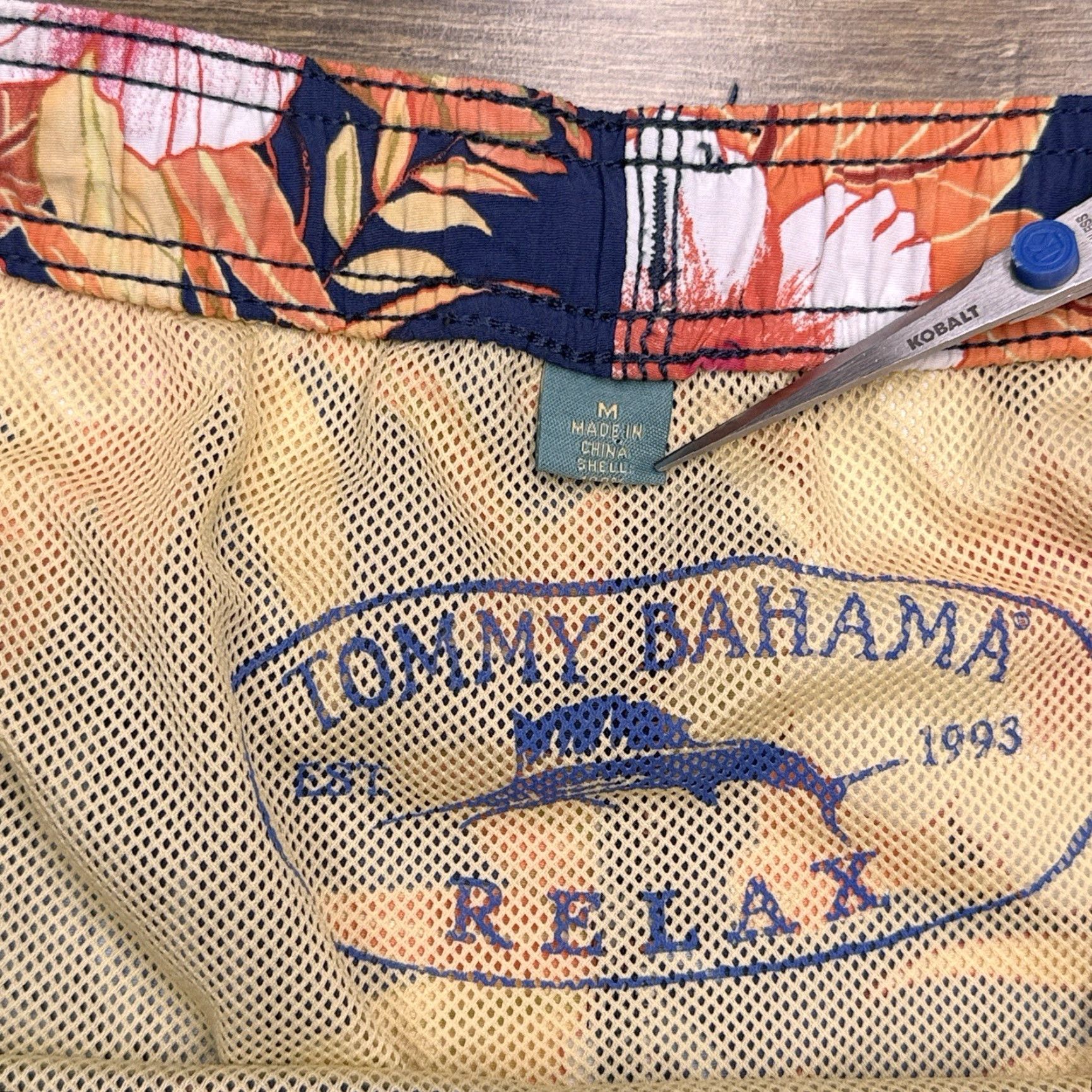Tommy Bahama Tommy Bahama Swim Trunks Mens M Navy Flowers Relax Drawstring Trunks Flowers Navy Blue Flower 2000s? Size ONE SIZE - 3 Thumbnail