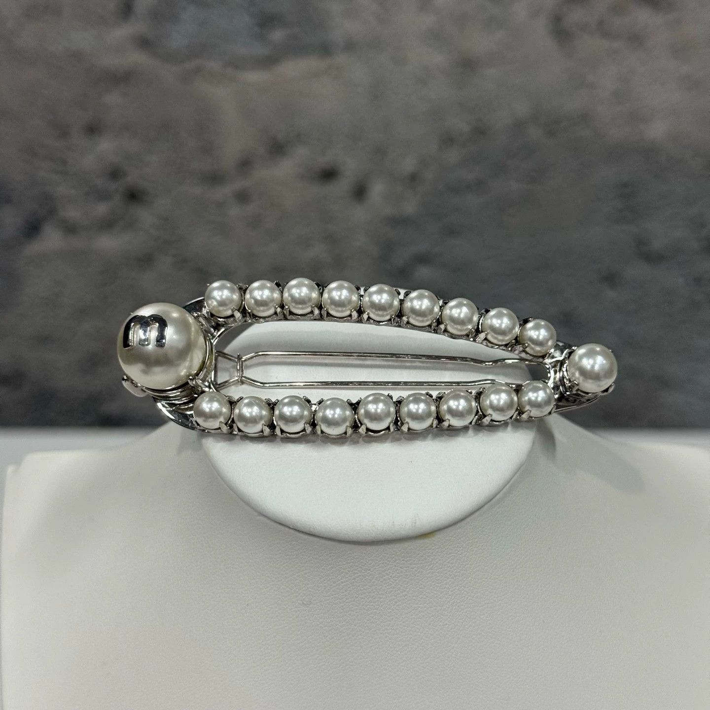 Dior Dior pearl hair clip new Size ONE SIZE - 1 Thumbnail