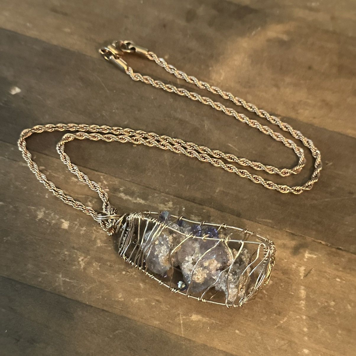 Other Gold tone wire wrapped caged druzy quartz pendant necklace Size ONE SIZE - 2 Thumbnail