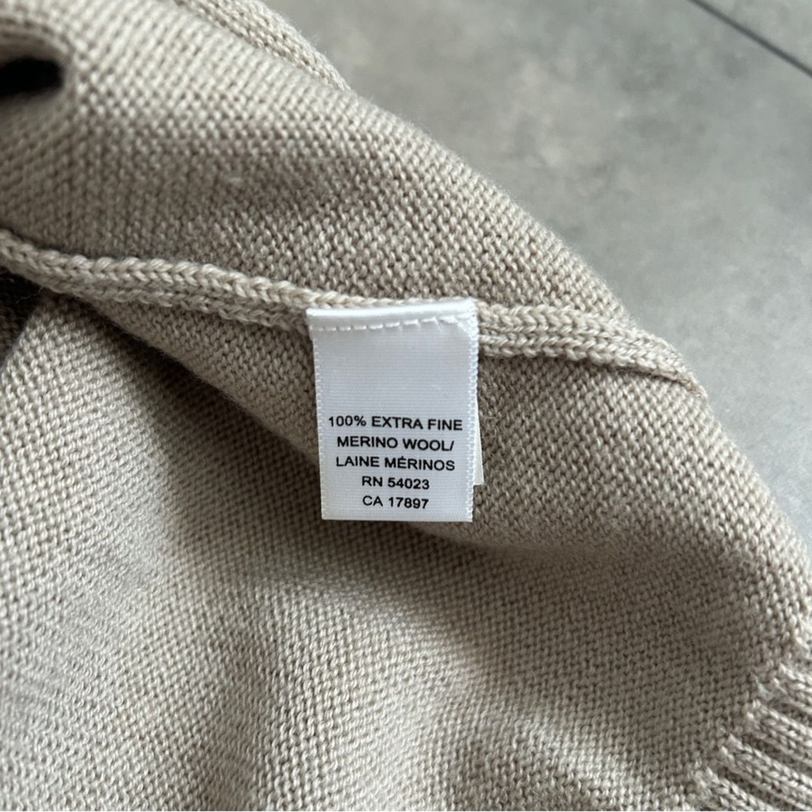Banana Republic Banana Republic extra fine merino wool tan sweater L Size US L / EU 52-54 / 3 - 4 Thumbnail