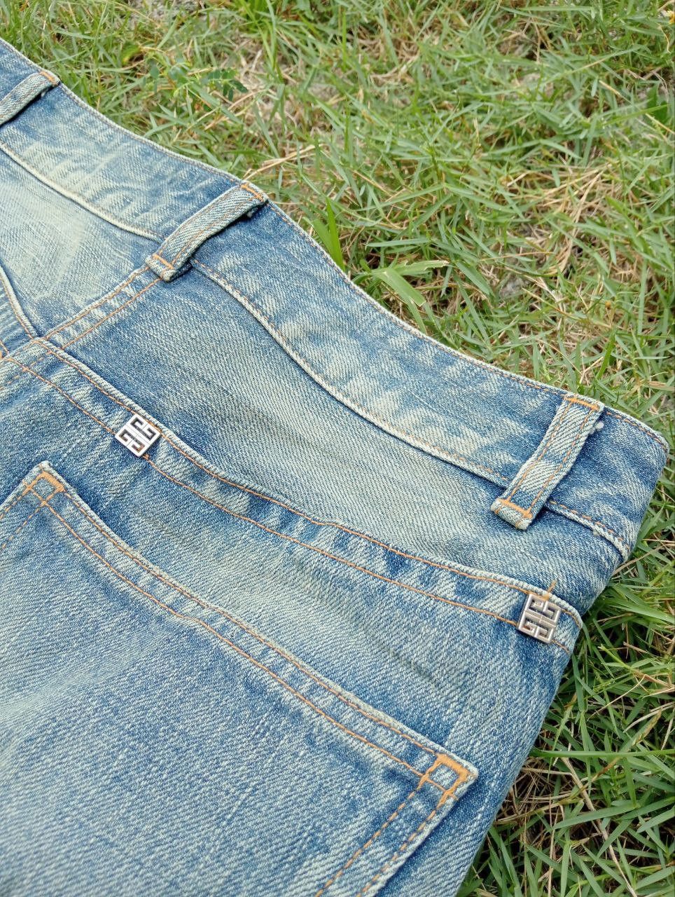 Givenchy Givenchy Distressed Look Jeans Size 25" / US 0 / IT 36 - 14 Thumbnail