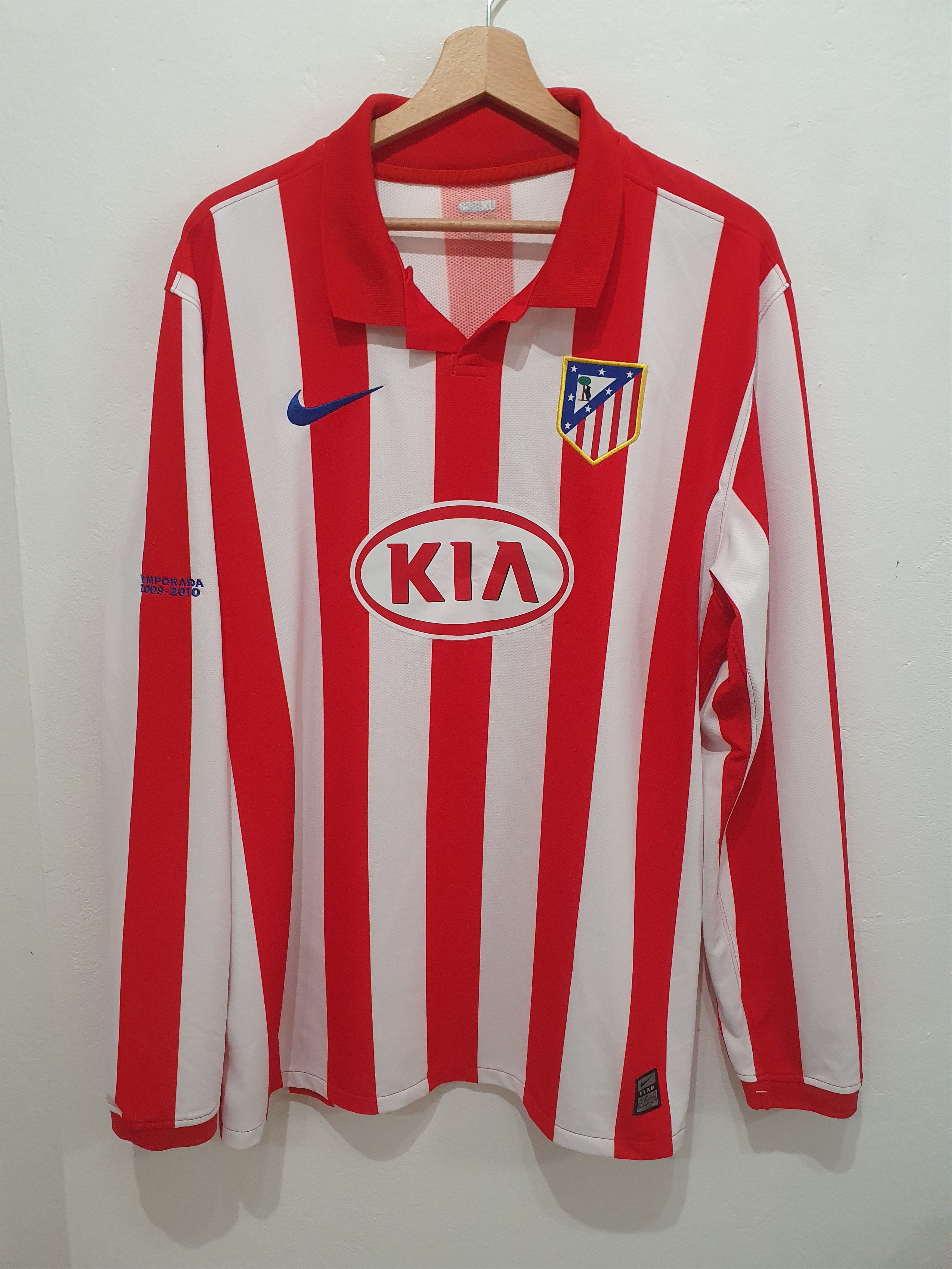 image of Athletico Madrid 2009 2010 Nike Size XL Longsleeve Jersey in Red/White, Men's