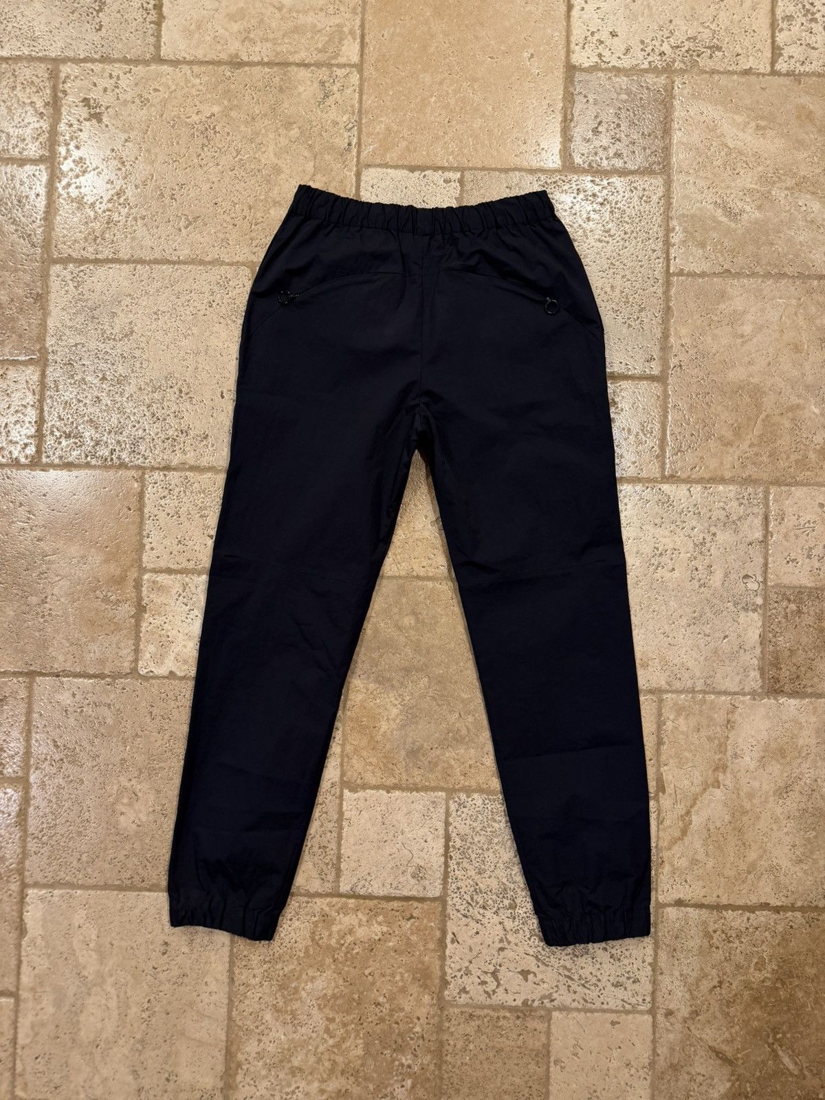 Louis Vuitton Louis Vuitton LV Logo Sample Shell Nylon Black Jogger Pants Size US 32 / EU 48 - 12 Thumbnail