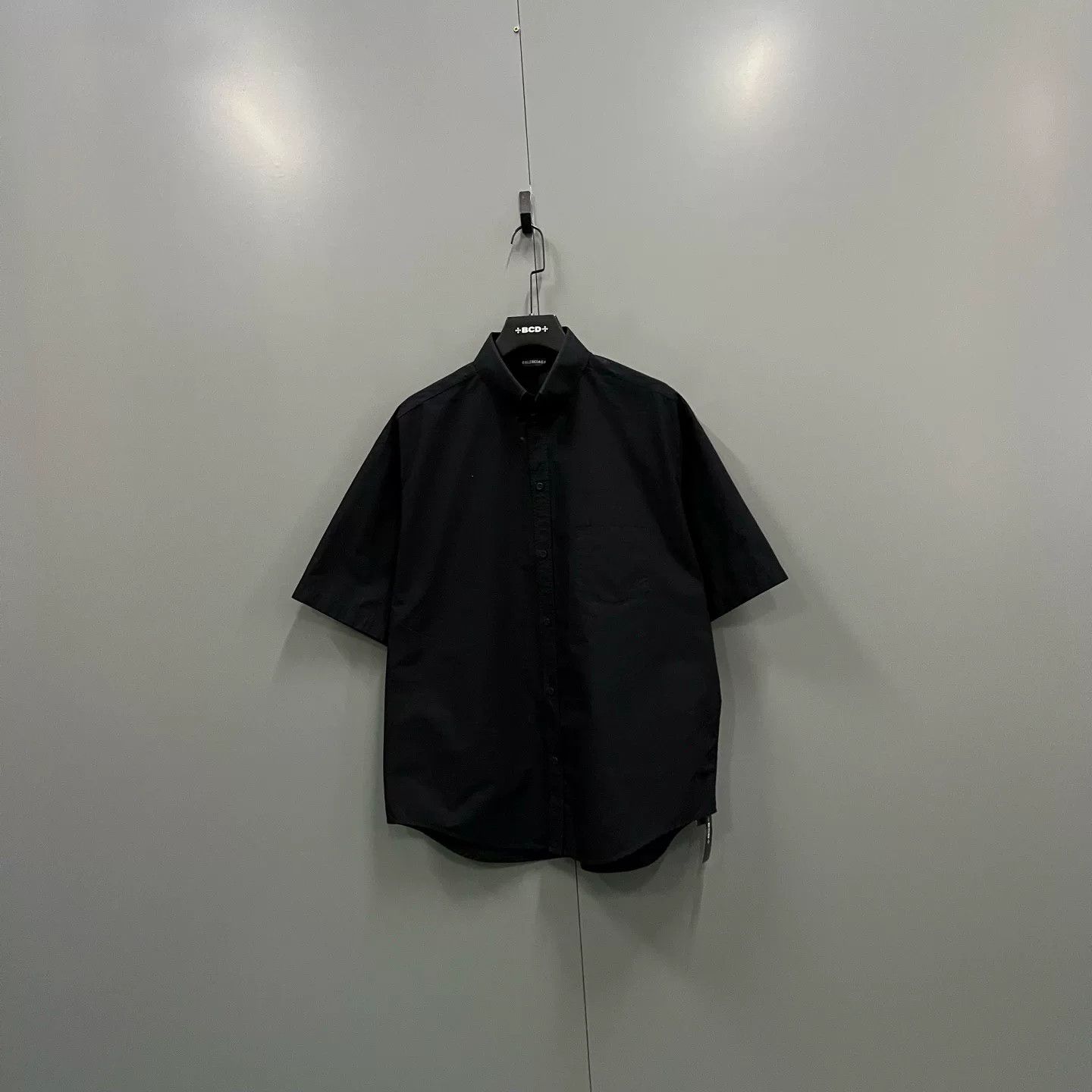 Balenciaga Balenciaga Back Tape Logo Short-Sleeve Shirt Size M / US 6-8 / IT 42-44 - 1 Thumbnail