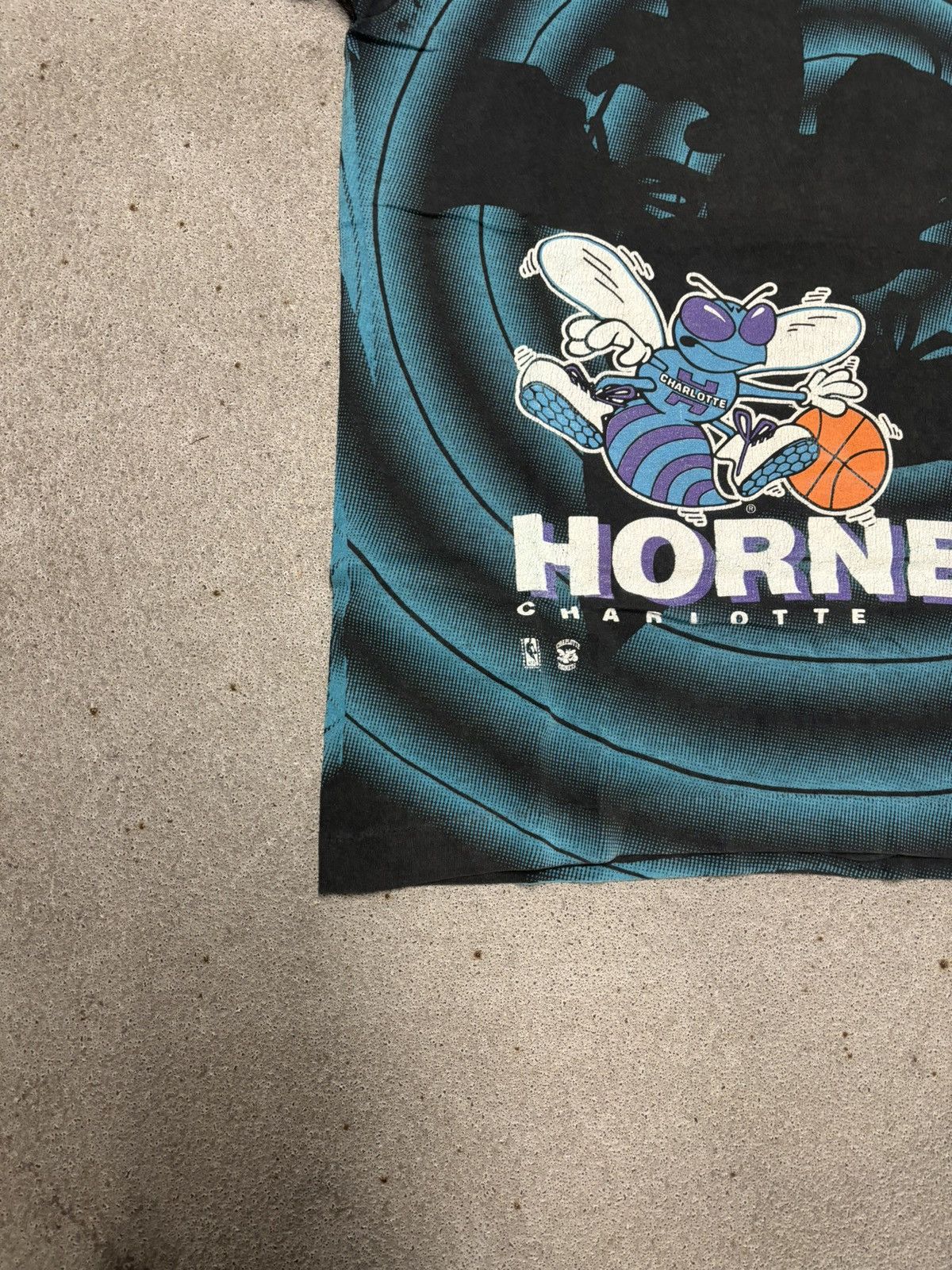 NBA 1990s (SLIGHTLY DISTRESSED) NBA CHARLOTTTE HORNETS TSHIRT Size US XL / EU 56 / 4 - 6 Thumbnail