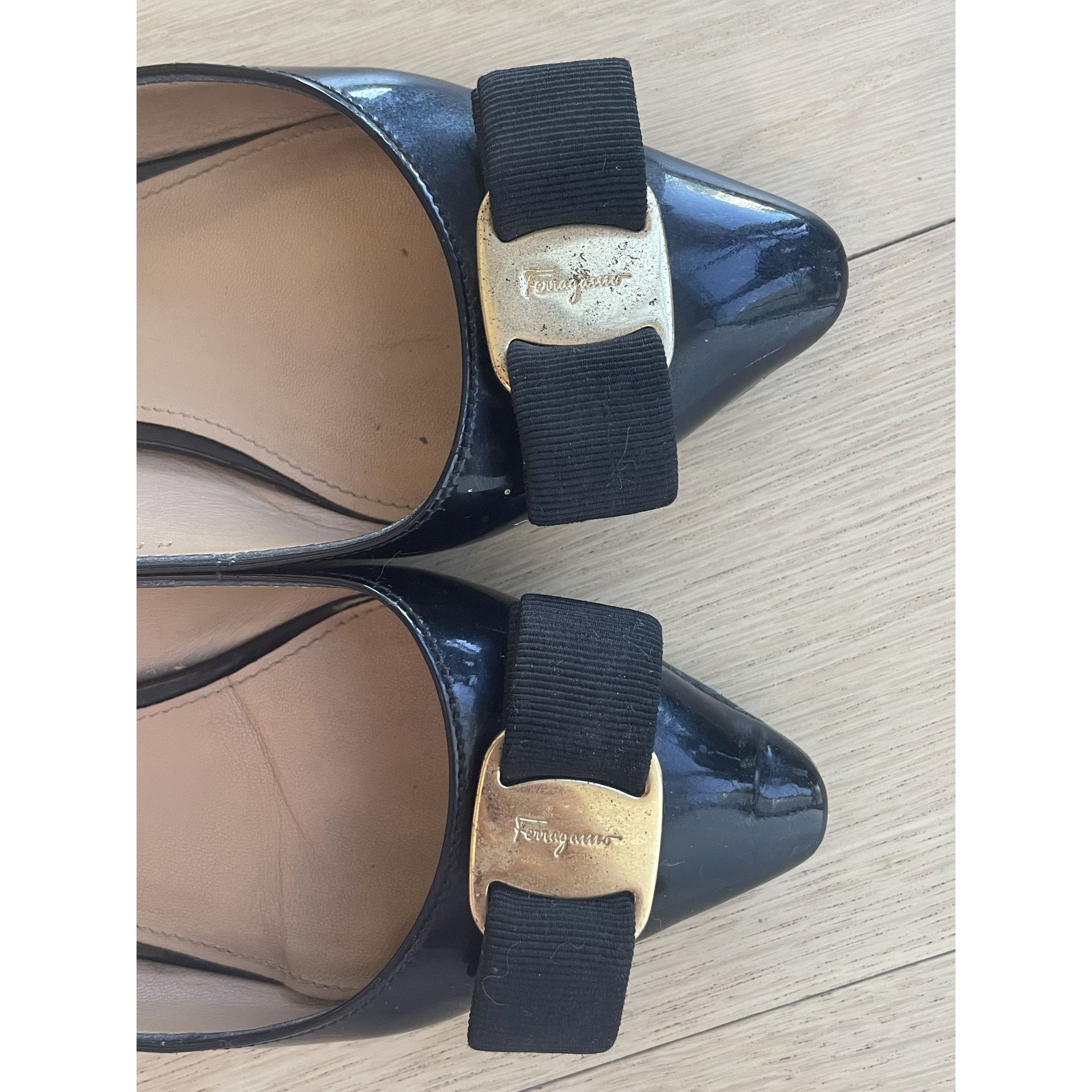 Salvatore Ferragamo Ferragamo Black Patent Leather Vara Bow Pumps Size 7.5 Size US 7 / IT 37 - 4 Thumbnail