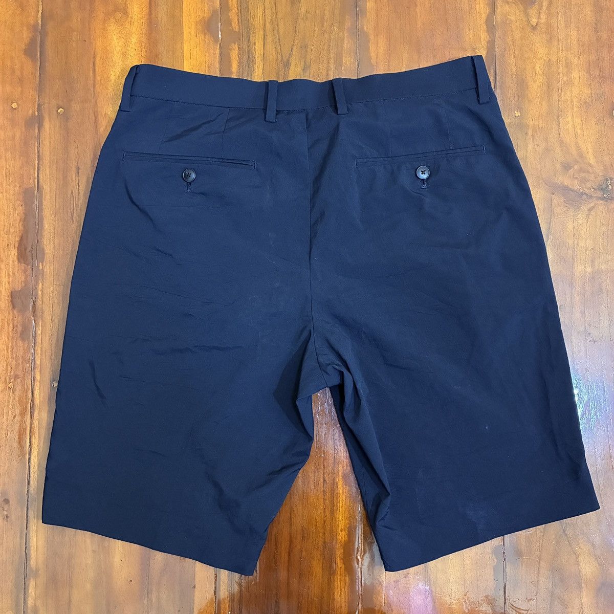 Uniqlo Uniqlo Short Pants Size US 32 / EU 48 - 2 Thumbnail