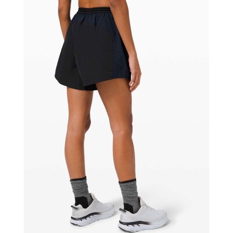 Lululemon Lululemon Evergreen Short Size 6 NWOT True Navy / Black Size 28" / US 6 / IT 42 - 3 Thumbnail