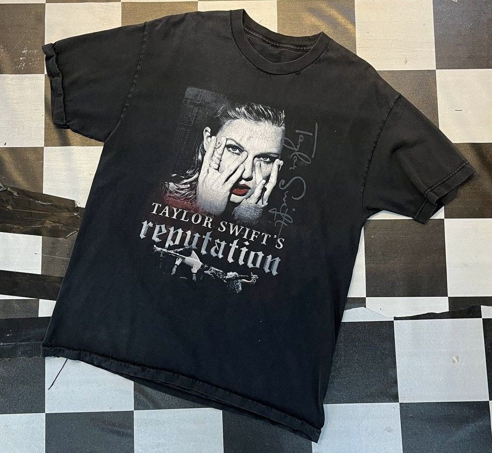 Band Tees REPUTATION TOUR 2018 TAYLOR SWIFT Size US L / EU 52-54 / 3 - 3 Thumbnail