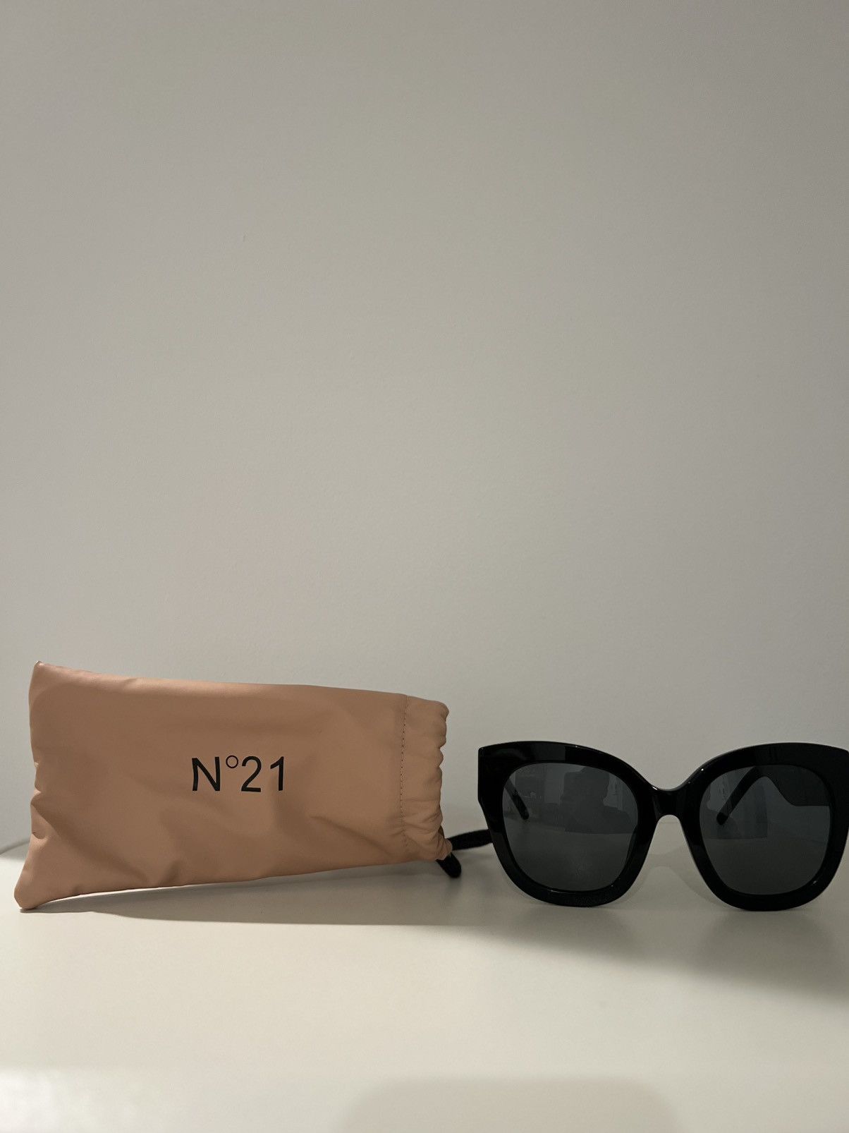 No. 21 No. 21 Black Sunglasses Size ONE SIZE - 3 Thumbnail