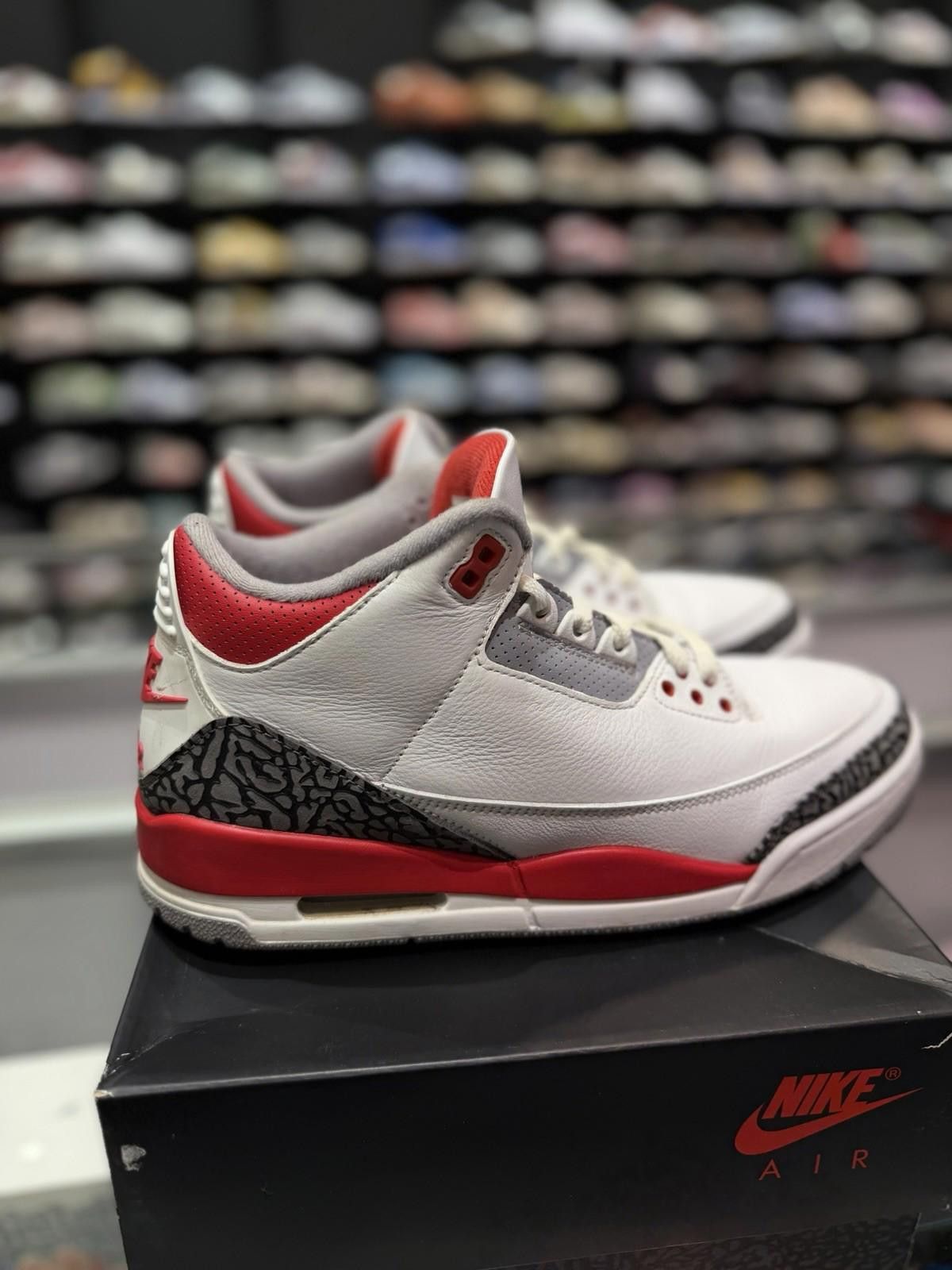 Jordan Brand Jordan 3 Retro Fire Red 2022 Size 9.5 Pre-Owned Pre-Owned Size US 9.5 / EU 42-43 - 8 Thumbnail