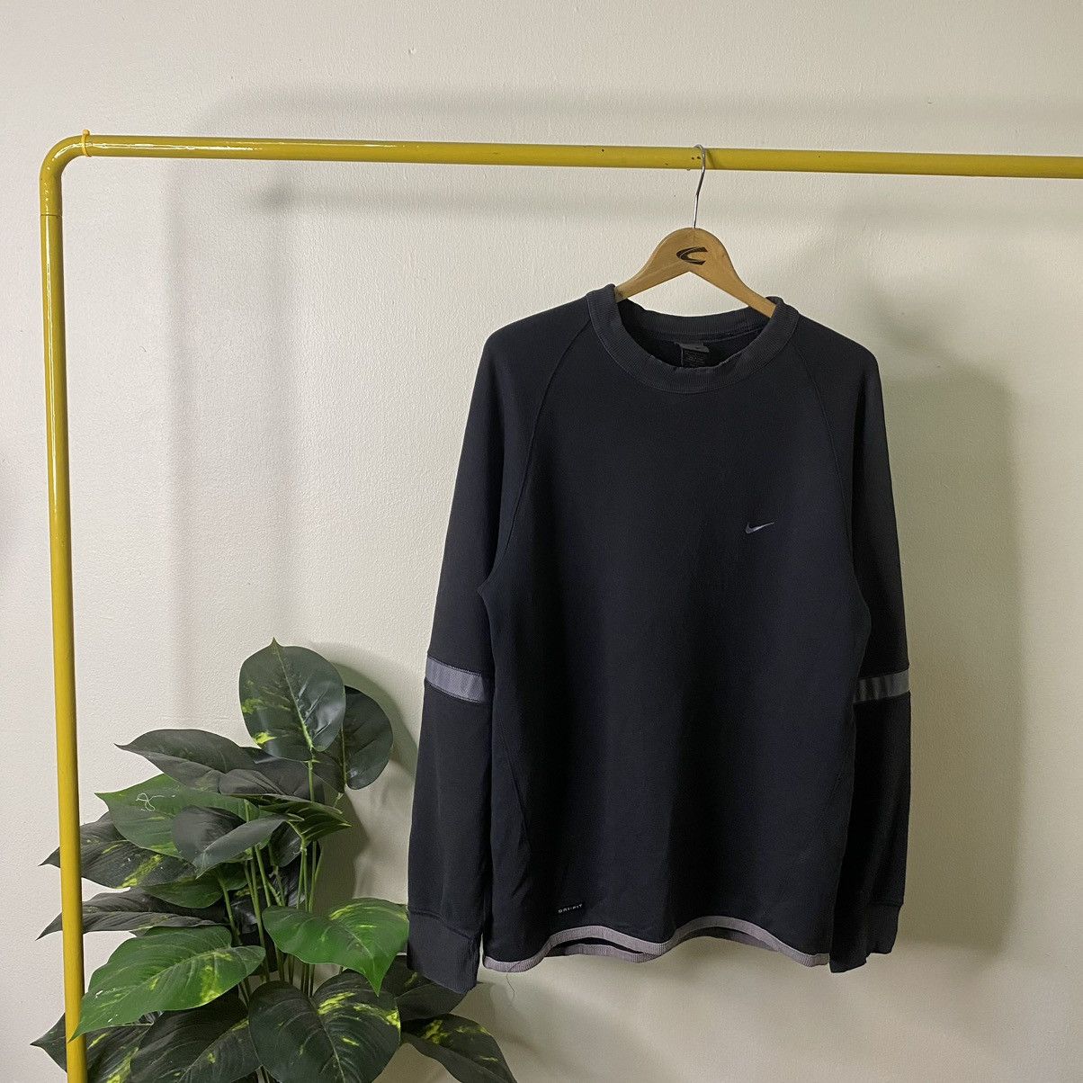 Nike × Vintage Vintage 2000s Nike Essential Black Sweatshirt Size US M / EU 48-50 / 2 - 1 Thumbnail