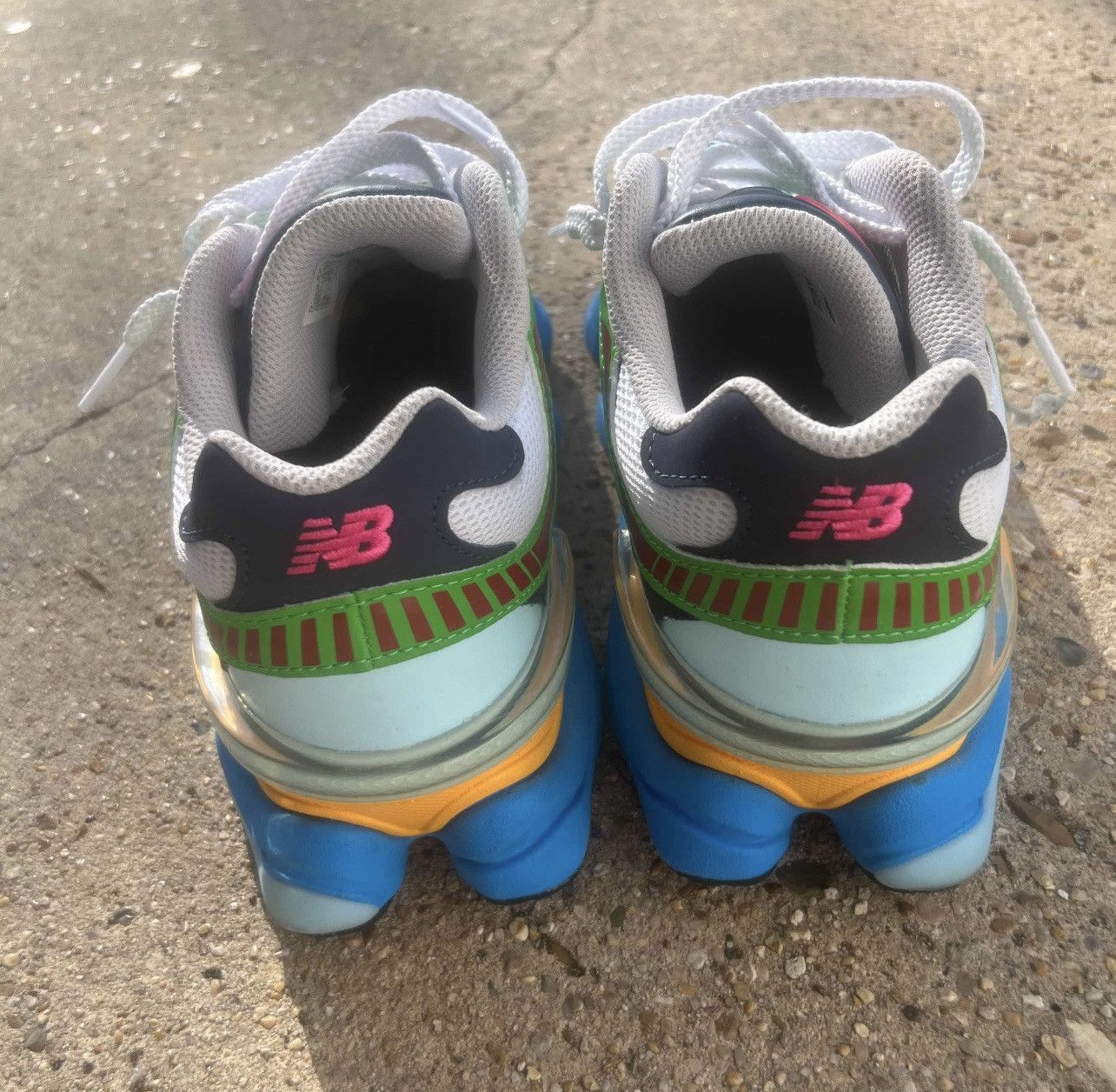 New Balance New Balance 9060 Beach Glass size 7 Size US 7 / EU 40 - 6 Thumbnail