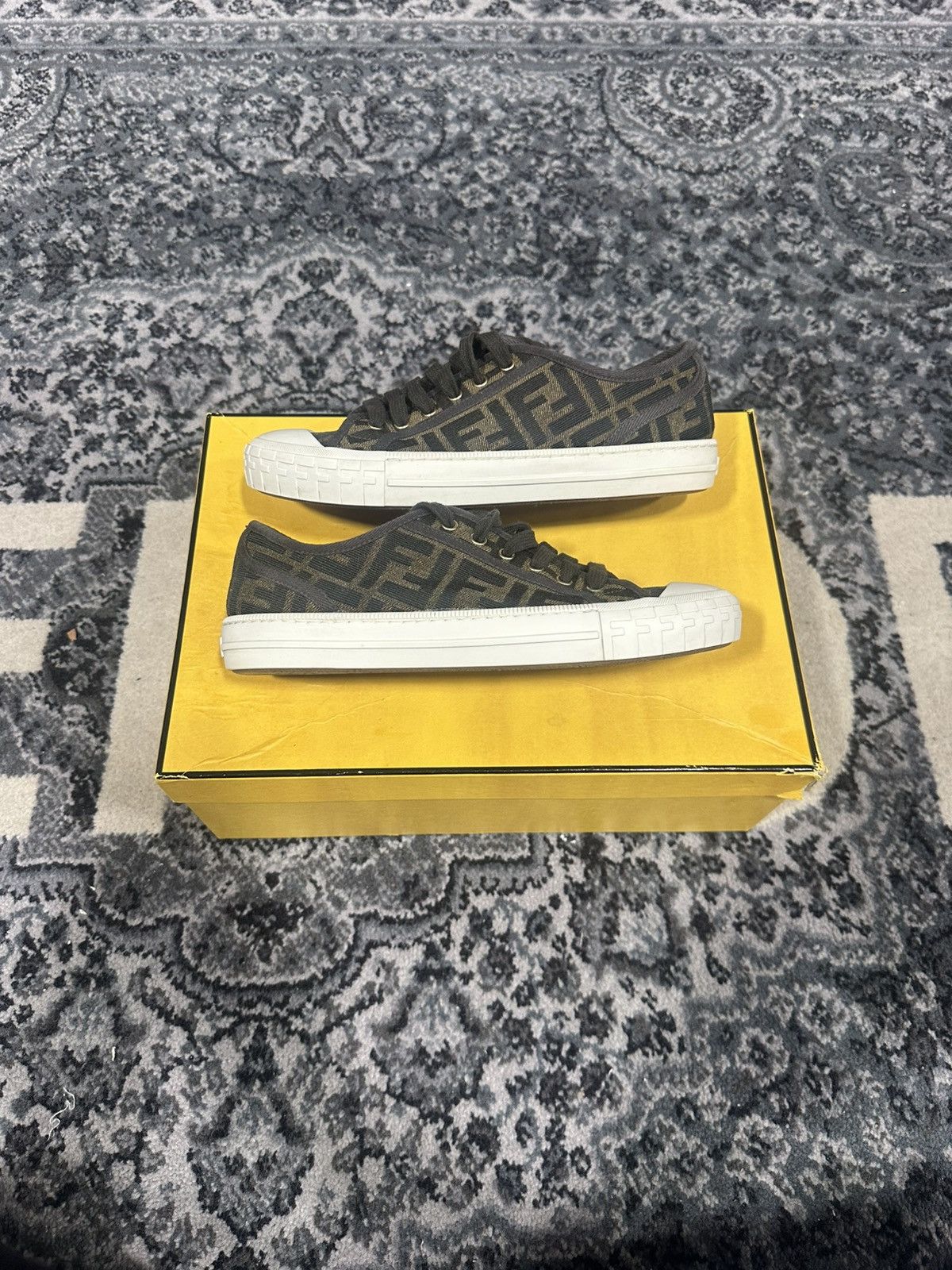 Fendi Low-Tops Size 6.5US