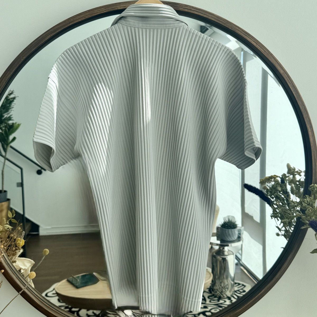 Issey Miyake Issey Miyake pleated light grey polo Size US M / EU 48-50 / 2 - 2 Thumbnail