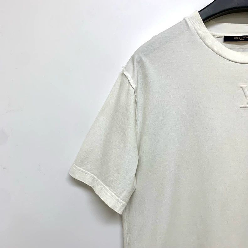 Louis Vuitton Louis Vuitton Pure white embossed short sleeves Size US XL / EU 56 / 4 - 6 Thumbnail