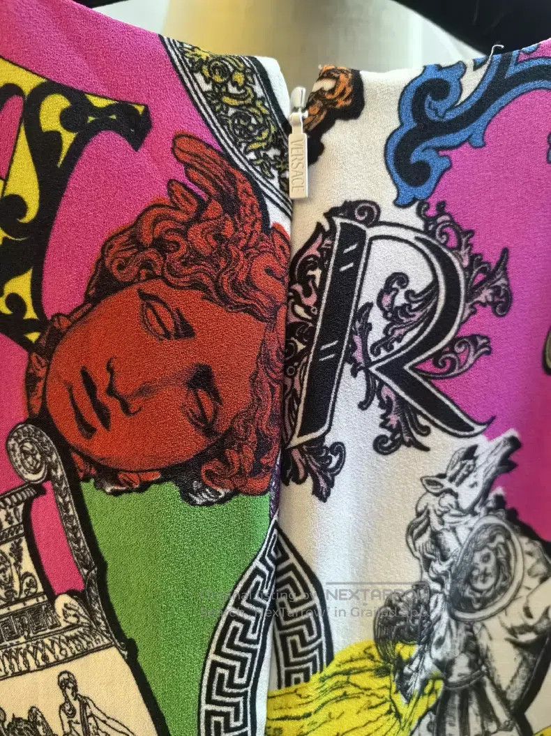 Versace Versace The main line is full of logo dresses Size M / US 6-8 / IT 42-44 - 8 Thumbnail