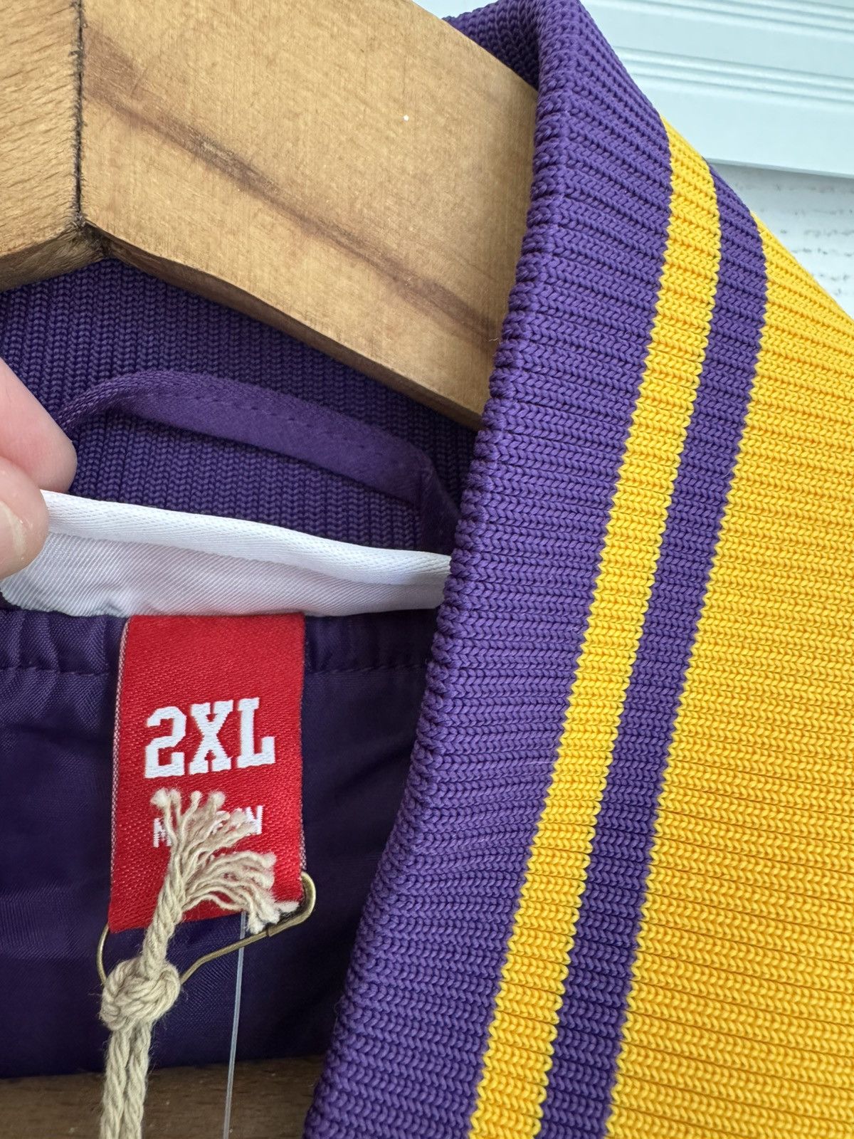 Mitchell & Ness NWT Lakers Mitchell&Ness Bomber Basketball Jacket Size US XXL / EU 58 / 5 - 12 Thumbnail