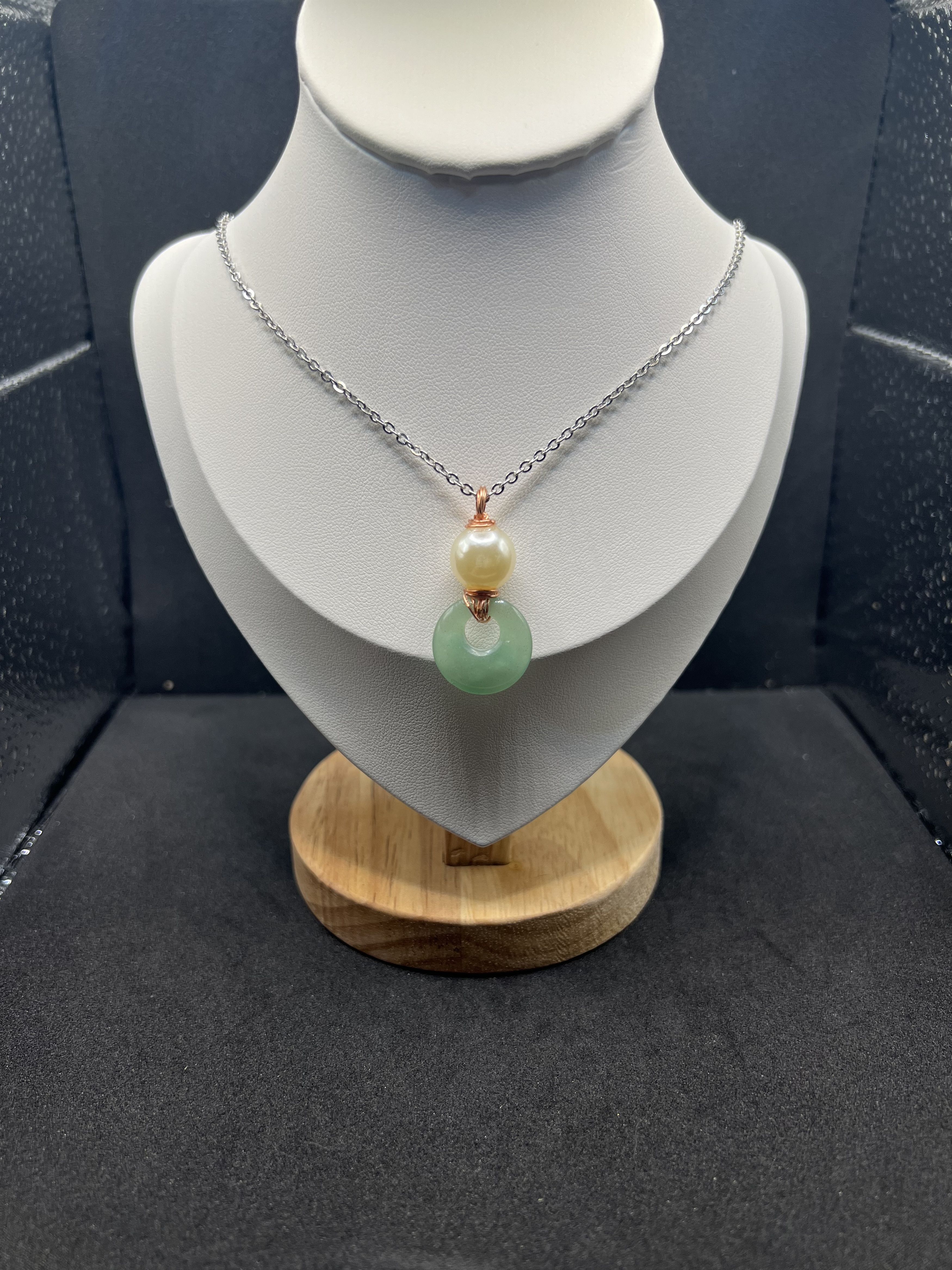 Jewelry Green Jade chain necklace with pearl bead Size ONE SIZE - 1 Thumbnail