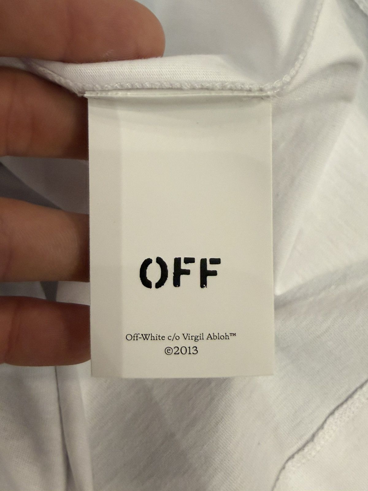 Off-White Size M - Off-White Spray Arrow T-Shirt White Size US M / EU 48-50 / 2 - 9 Thumbnail