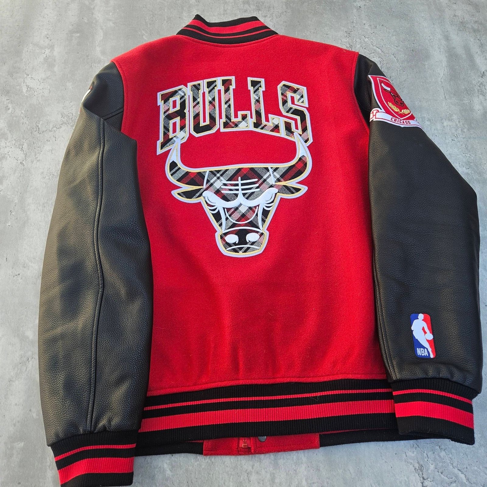 Pro Standard Pro Standard Chicago Bulls Pro Varsity Jacket Red Black XXL Size US XXL / EU 58 / 5 - 5 Thumbnail