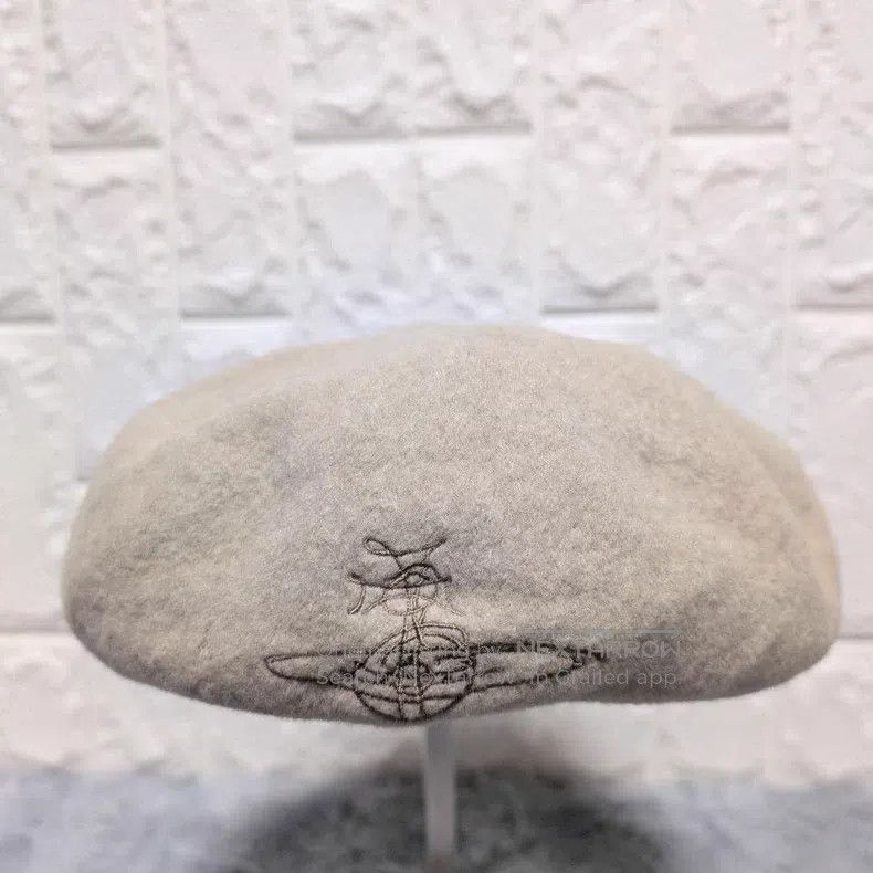 Vivienne Westwood Vivienne Westwood Saturn Embroidered Wool White Beret Size ONE SIZE - 1 Thumbnail