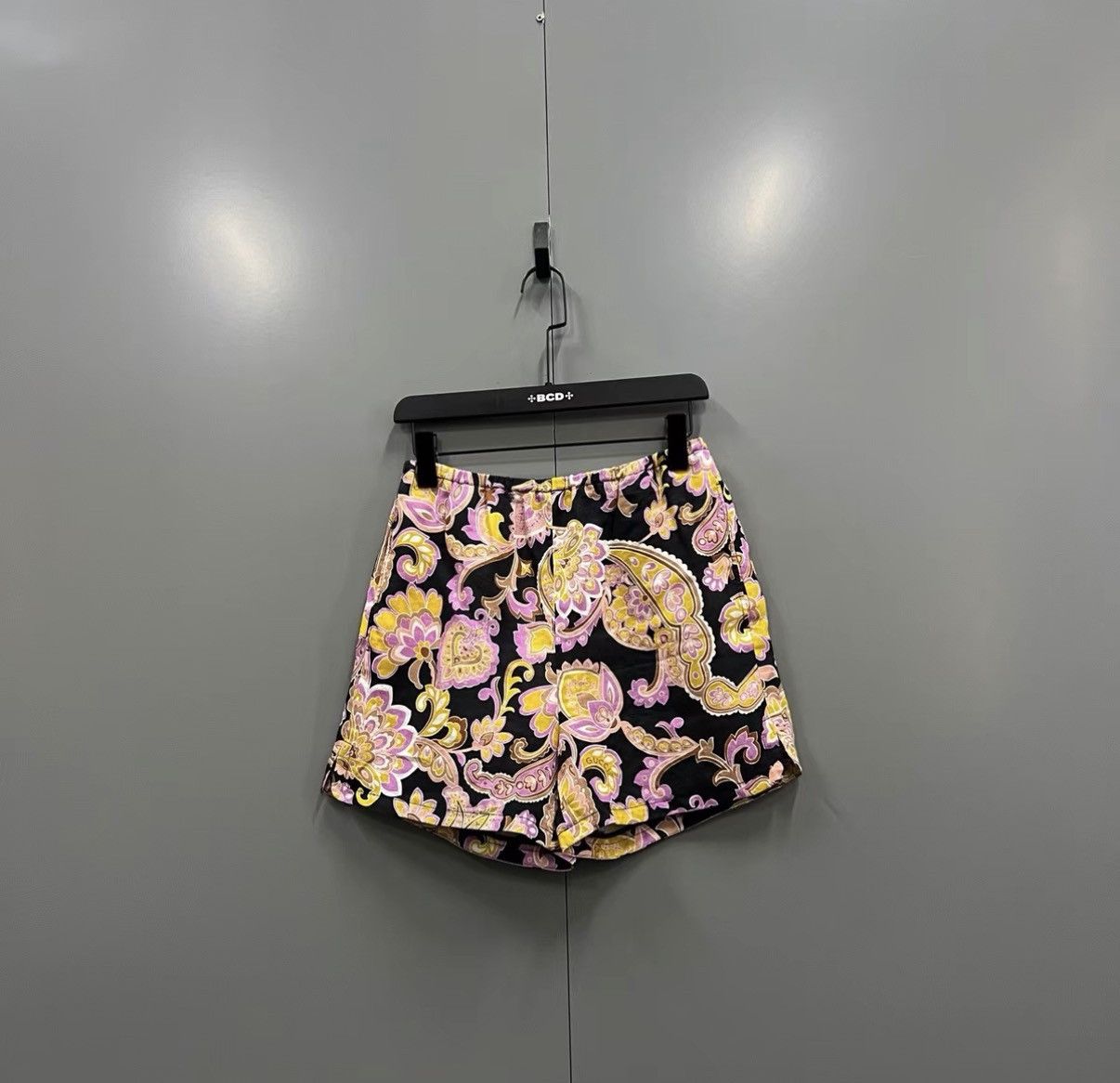 Gucci Gucci All-over Floral Print Shorts J41 Size 28" / US 6 / IT 42 - 1 Thumbnail