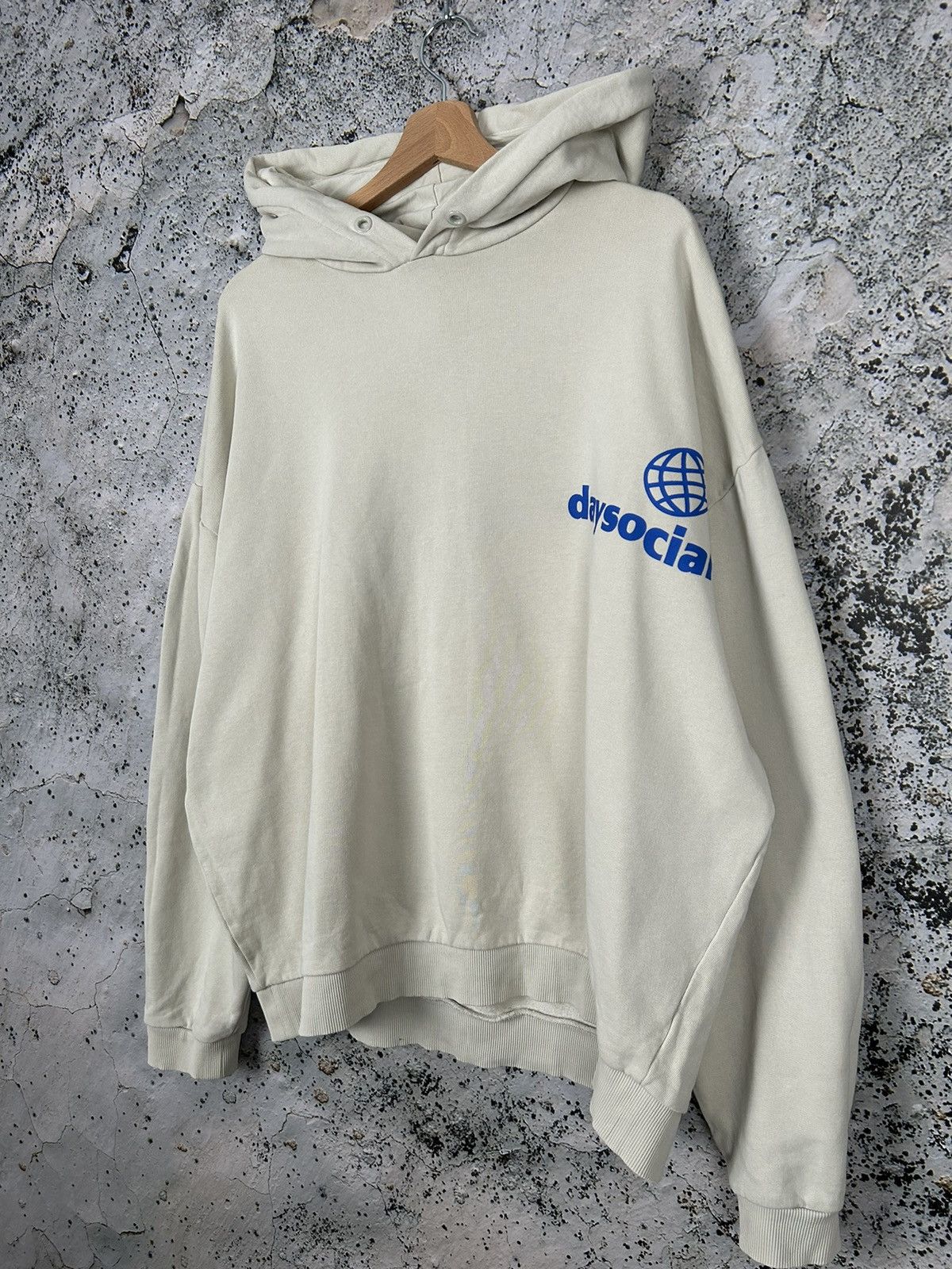 Vintage Vintage Daysocial Boxy Fit Hoodie Sweatshirt Streetwear Size US XXL / EU 58 / 5 - 2 Thumbnail